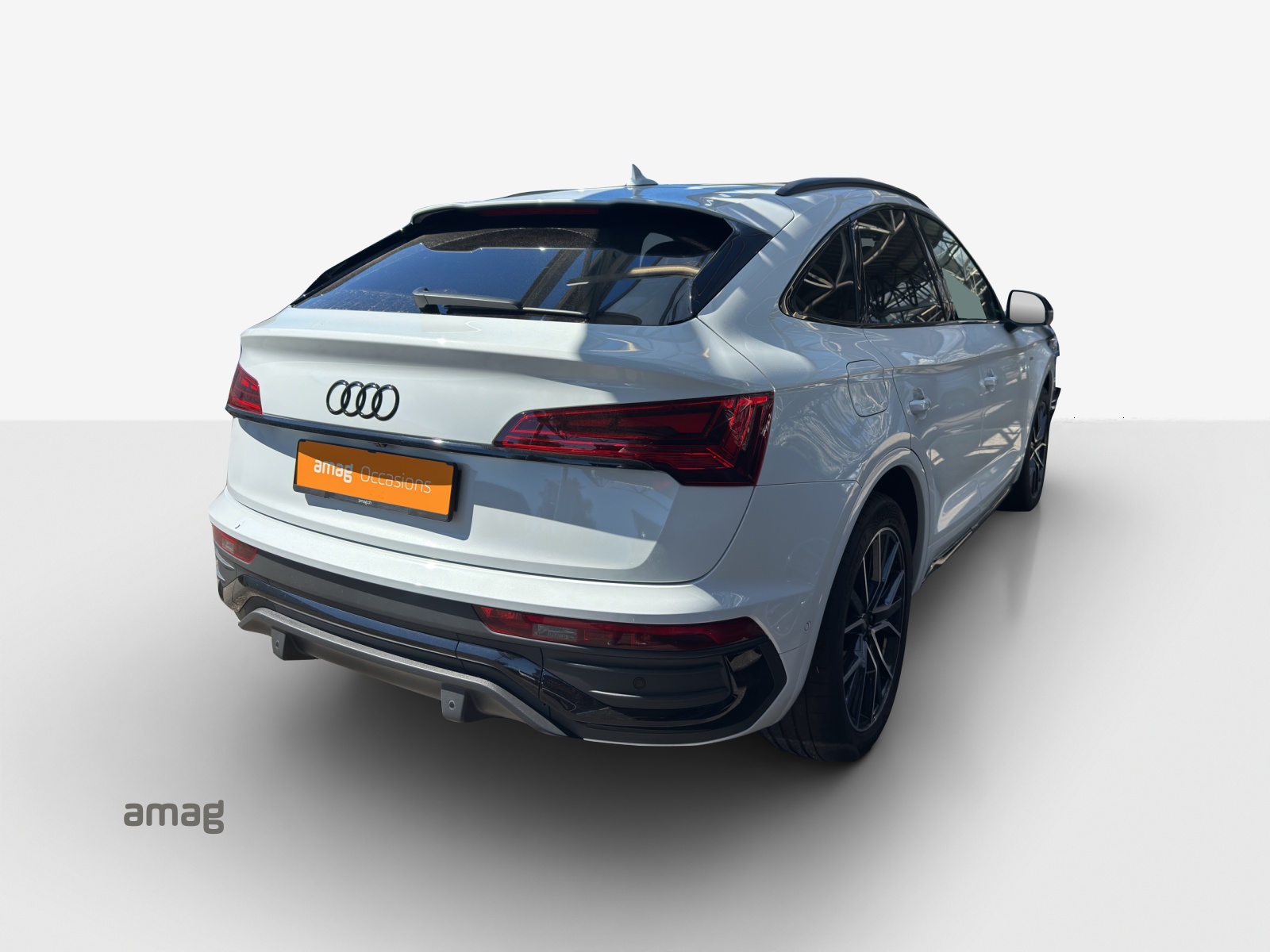 AUDI Q5 Sportback 40 TDI Blackedition quattro S-tronic-image-4