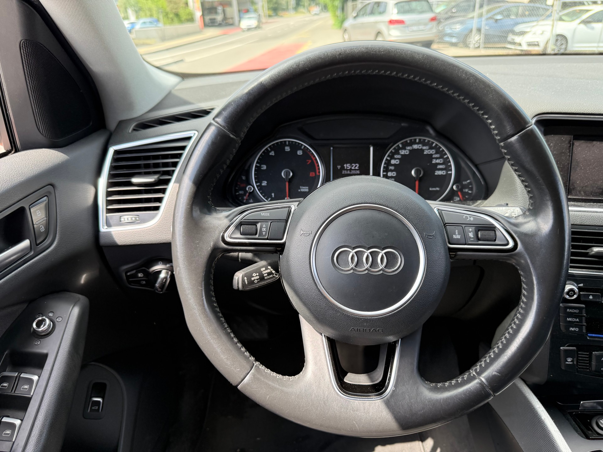 AUDI Q5 2.0 TFSI quattro tiptronic-image-11