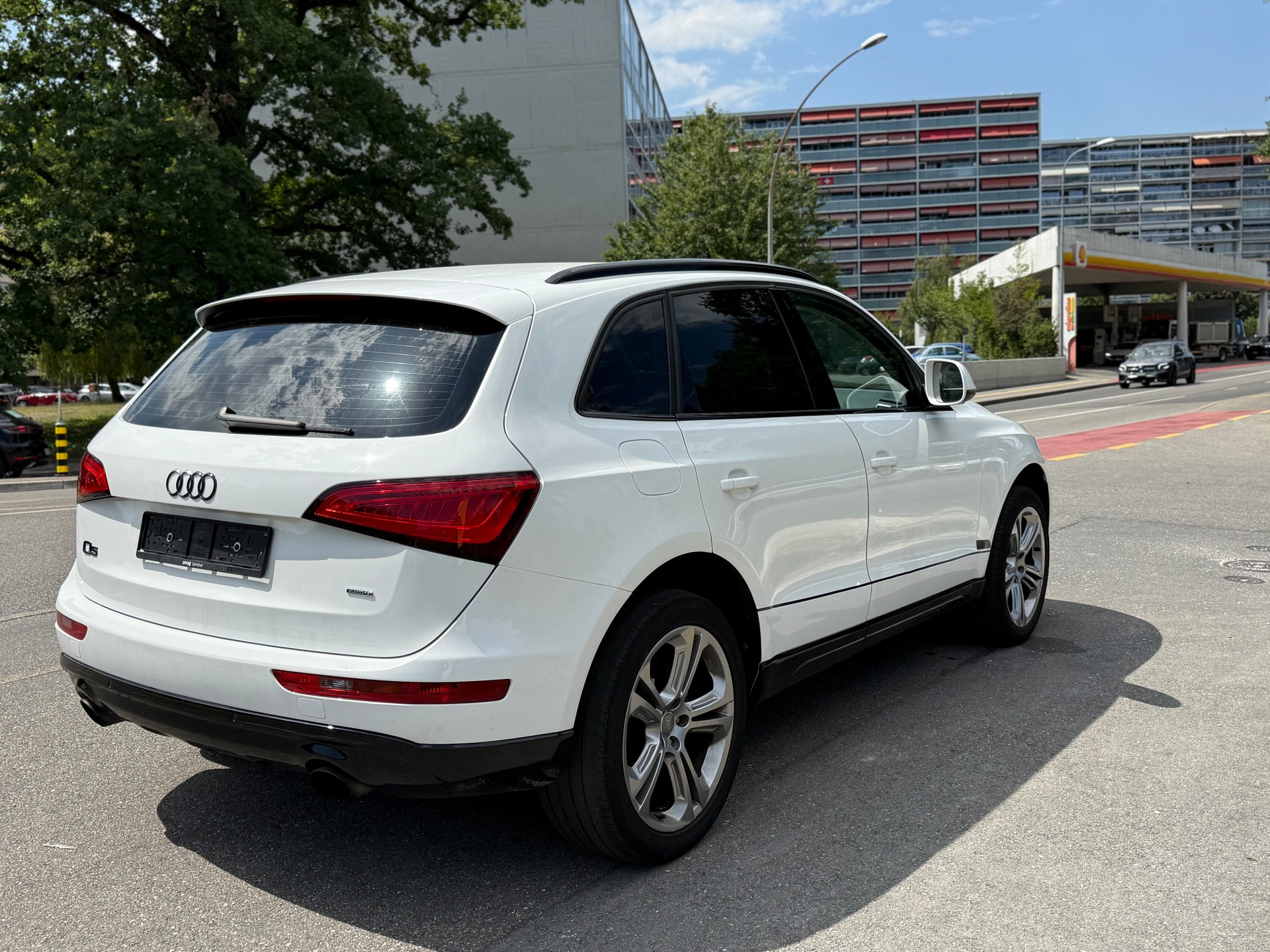 AUDI Q5 2.0 TFSI quattro tiptronic-image-6