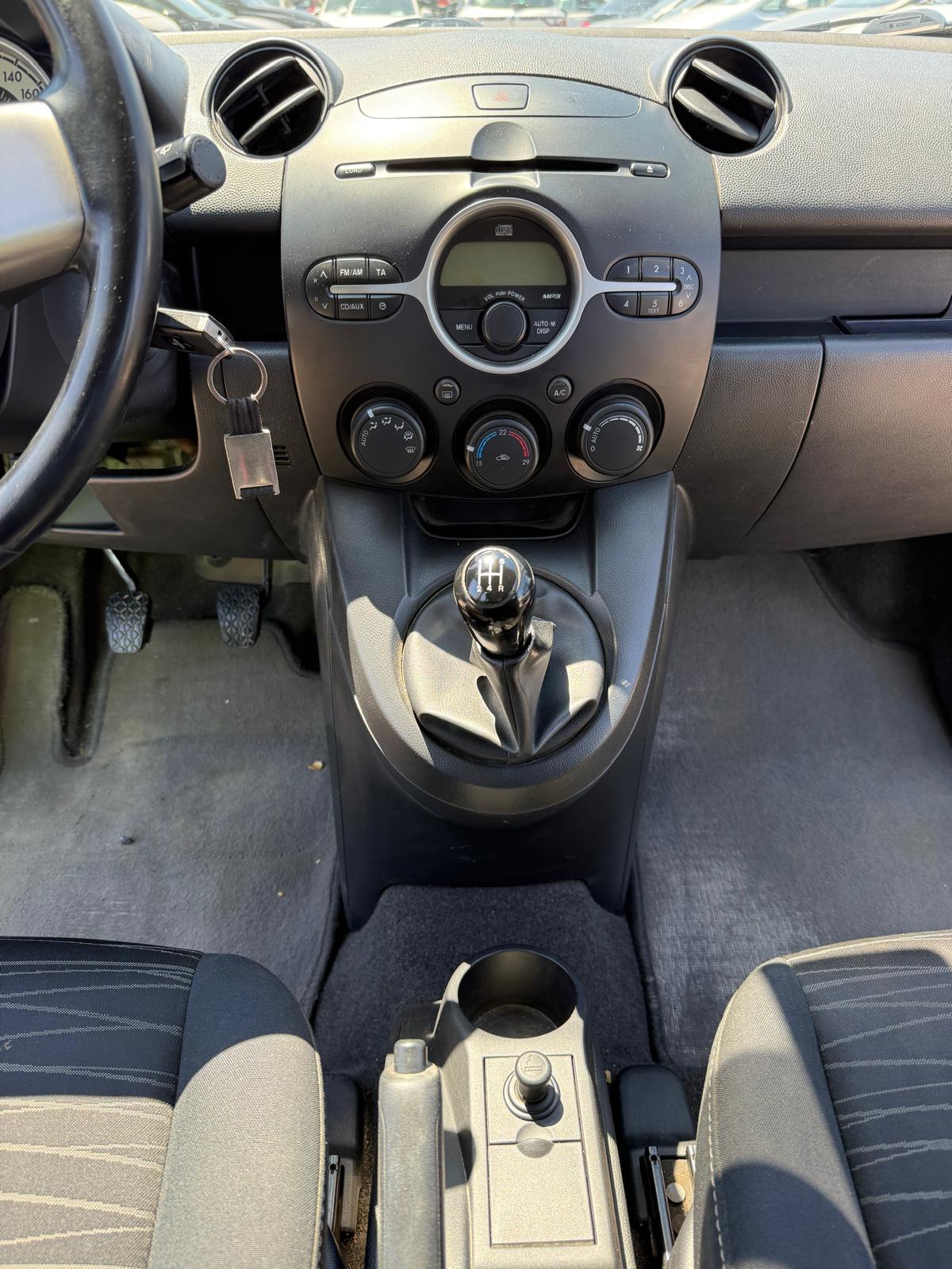 MAZDA 2 1.3i 16V Exclusive-image-10