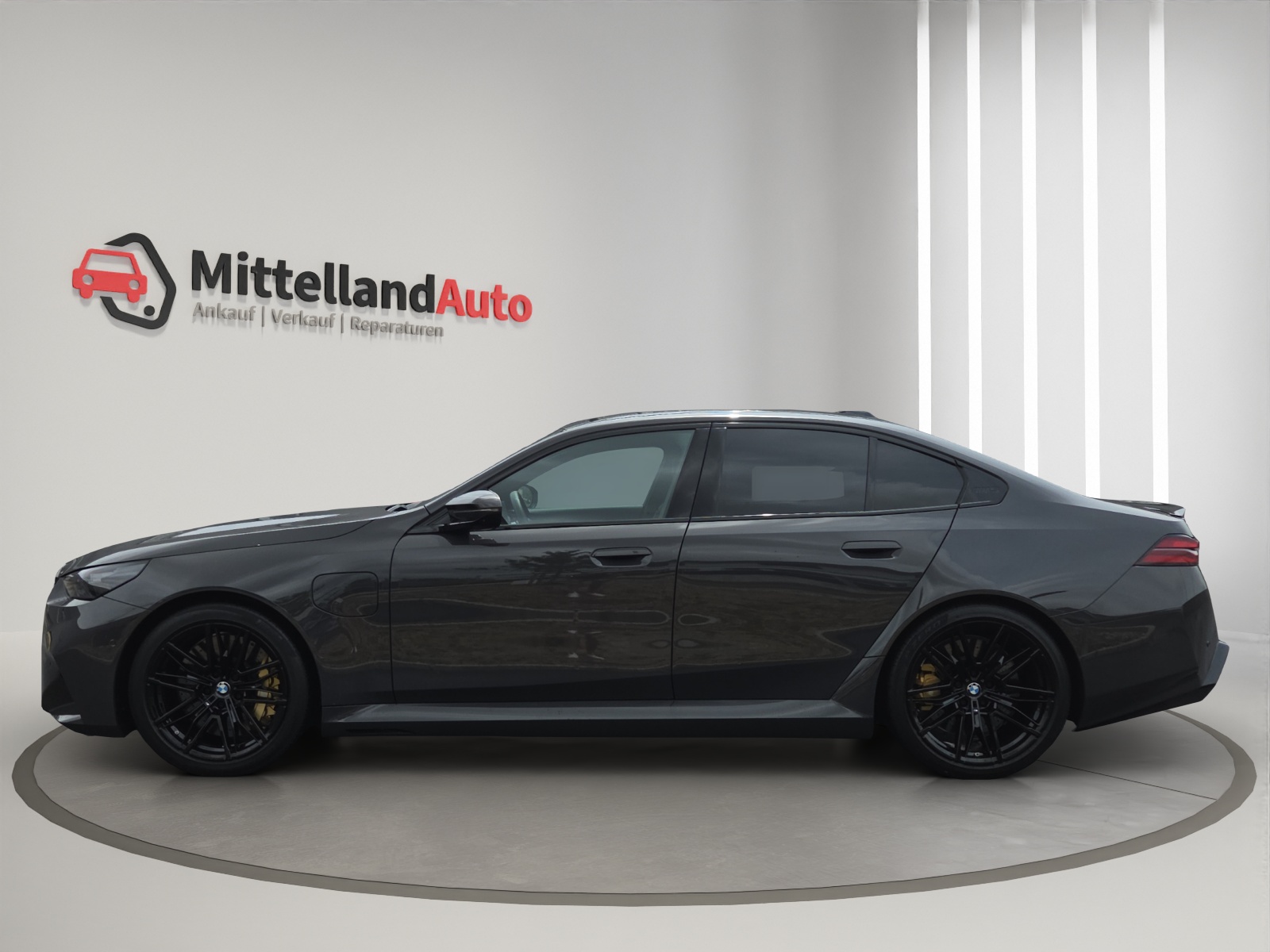 BMW M5 xDrive-showroom-element-3