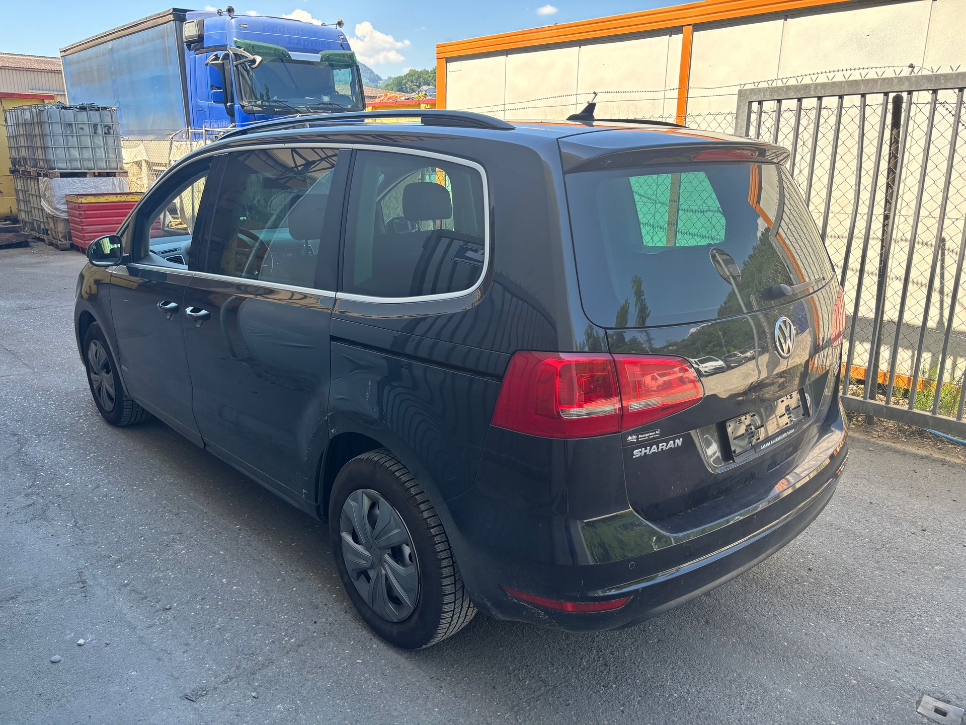 VW Sharan 2.0 TDI BlueMotion Technology Design DSG-image-2