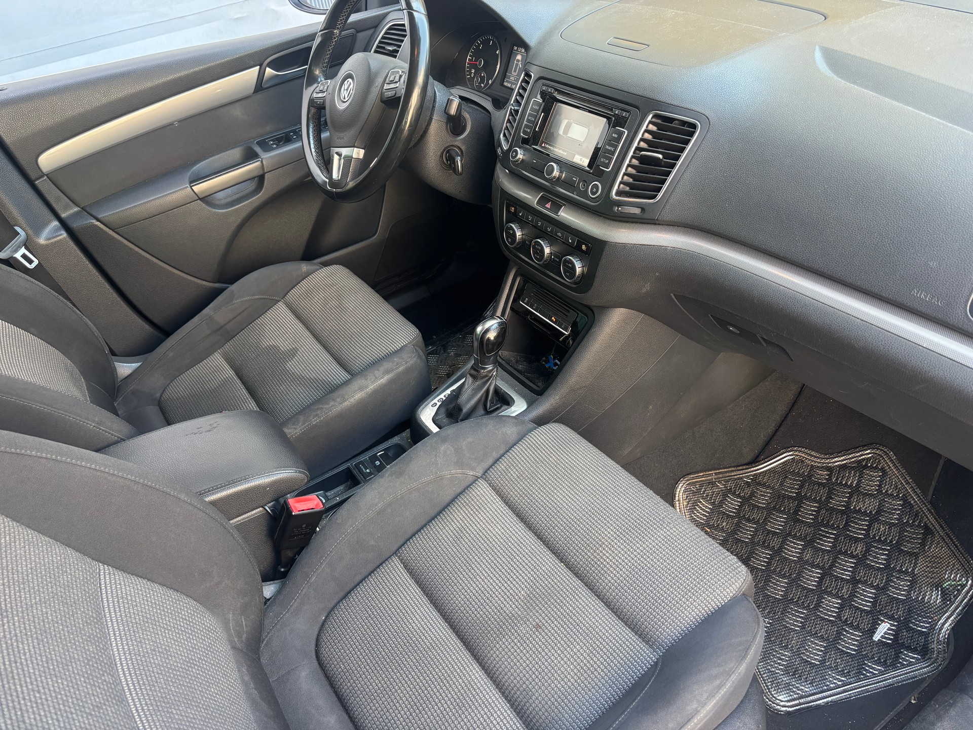 VW Sharan 2.0 TDI BlueMotion Technology Design DSG-image-7