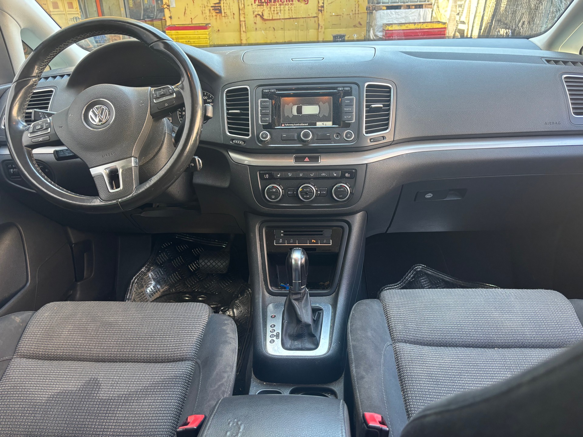 VW Sharan 2.0 TDI BlueMotion Technology Design DSG-image-9
