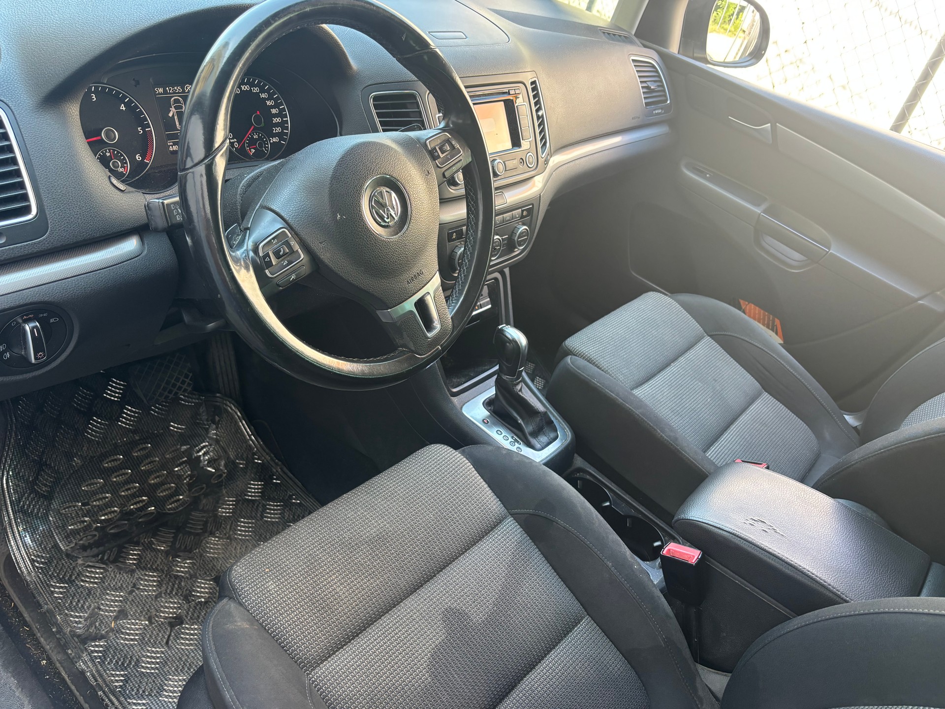 VW Sharan 2.0 TDI BlueMotion Technology Design DSG-image-8