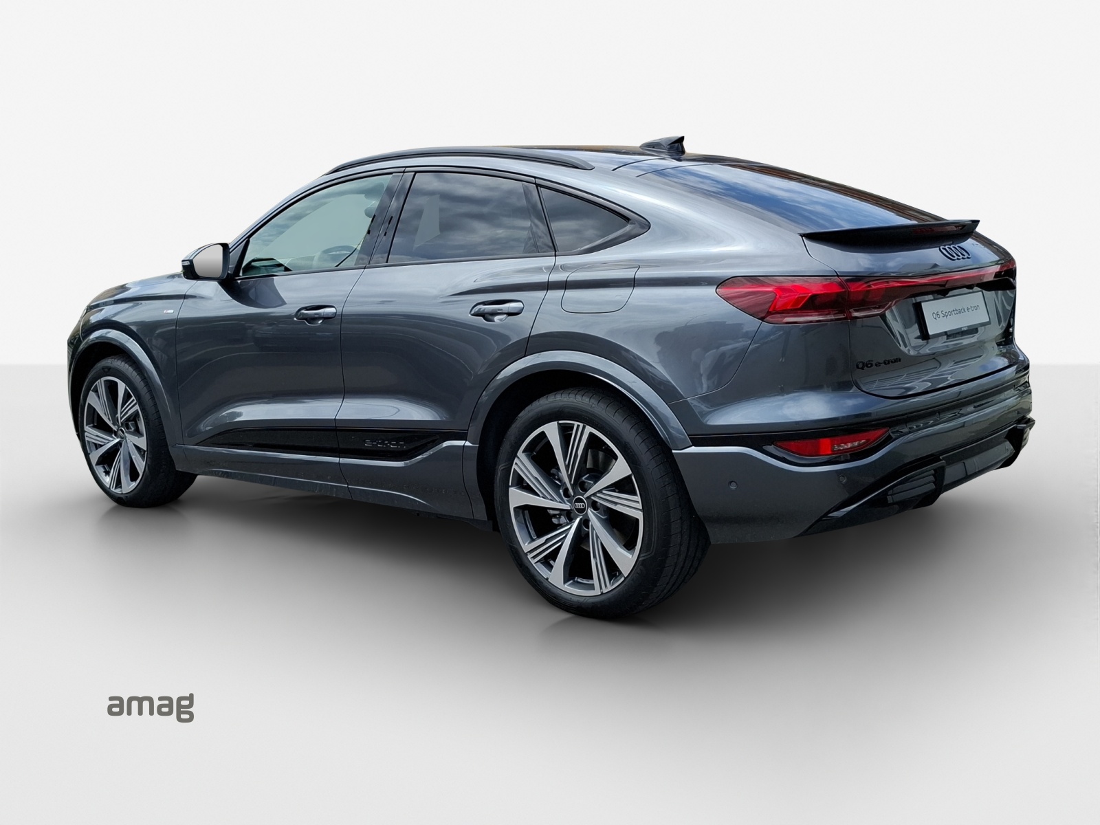 AUDI Q6 Sportback e-tron quattro-showroom-element-2