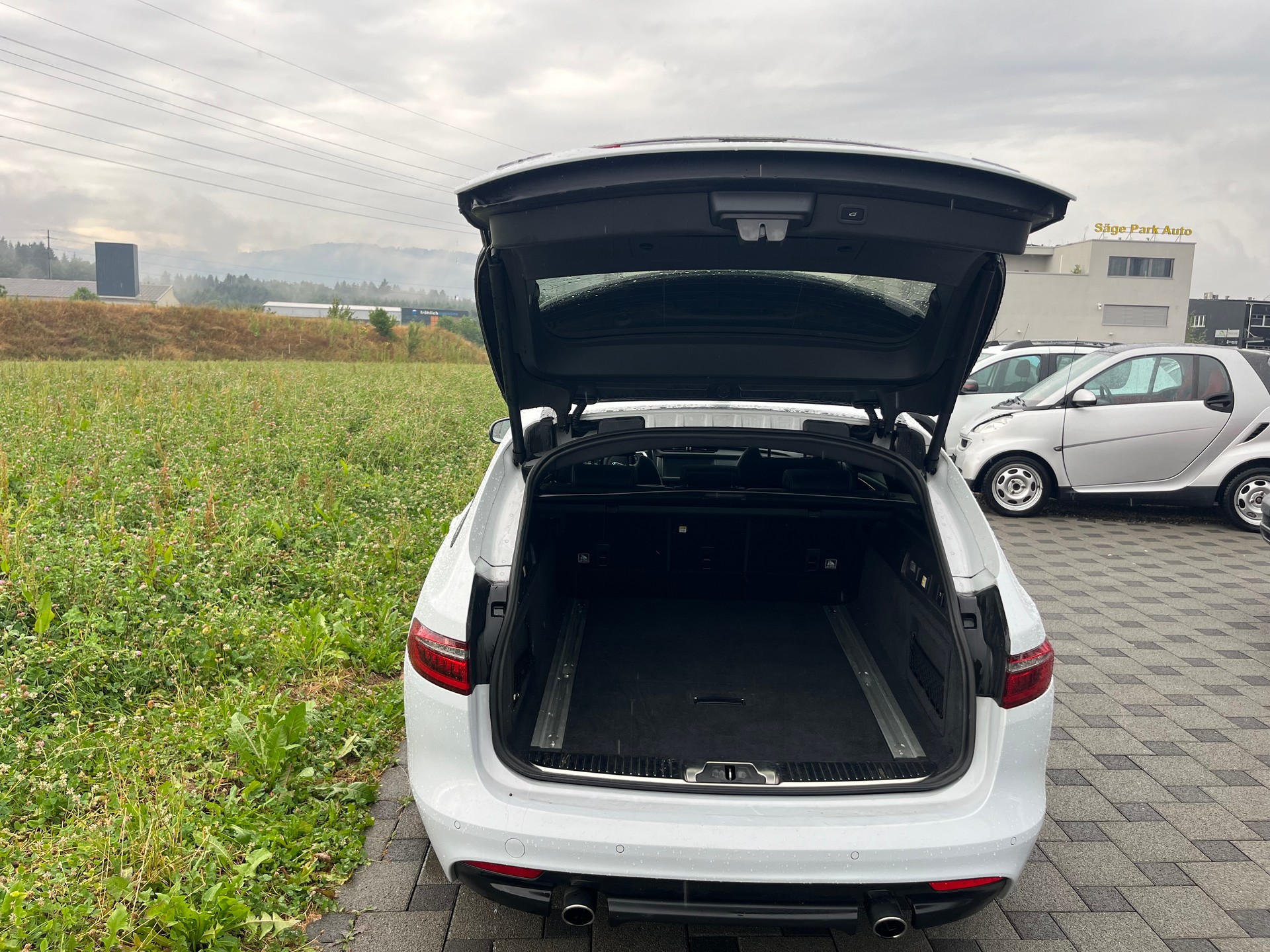 JAGUAR XF Sportbrake 25d R-Sport AWD Automatic-image-9