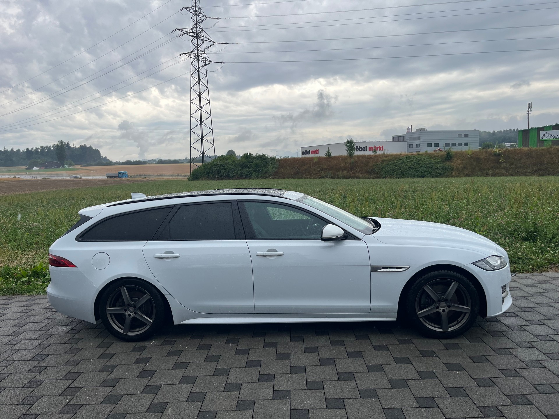JAGUAR XF Sportbrake 25d R-Sport AWD Automatic-image-4