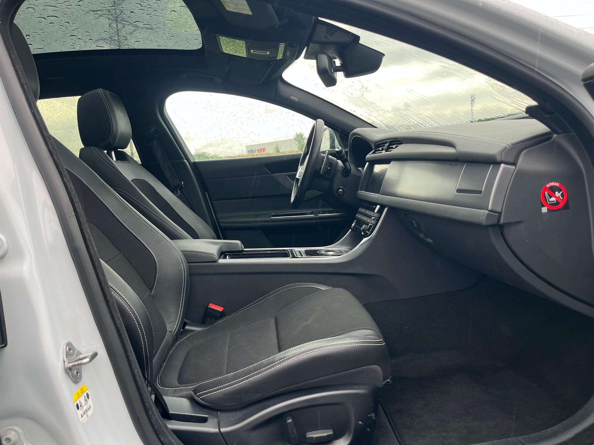 JAGUAR XF Sportbrake 25d R-Sport AWD Automatic-image-8