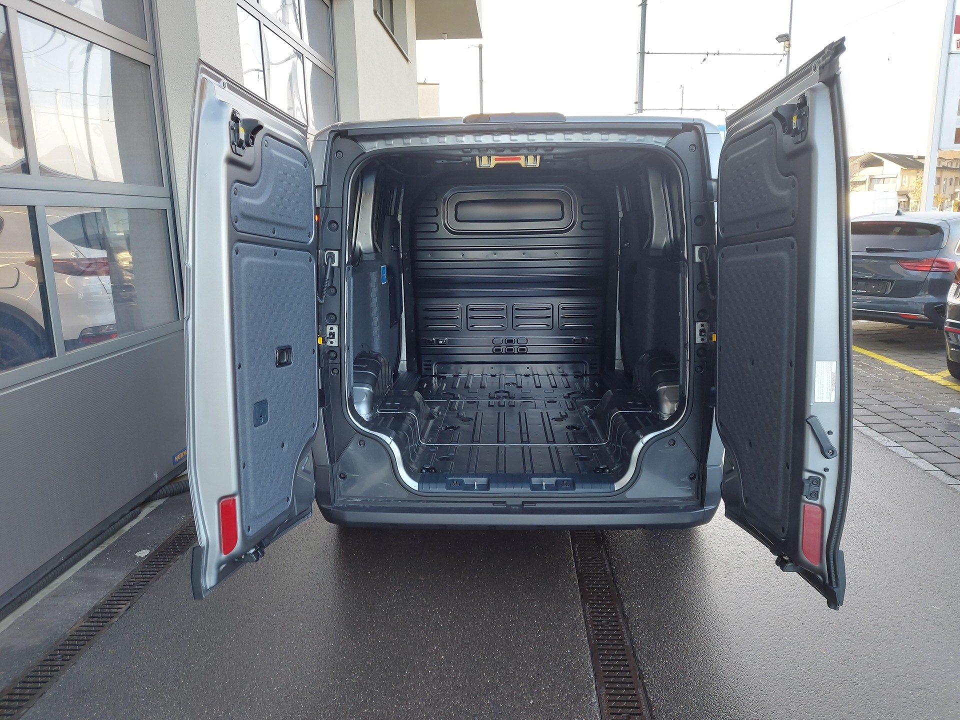 KIA PV5 Cargo 71.2 kWh Elite-image-13