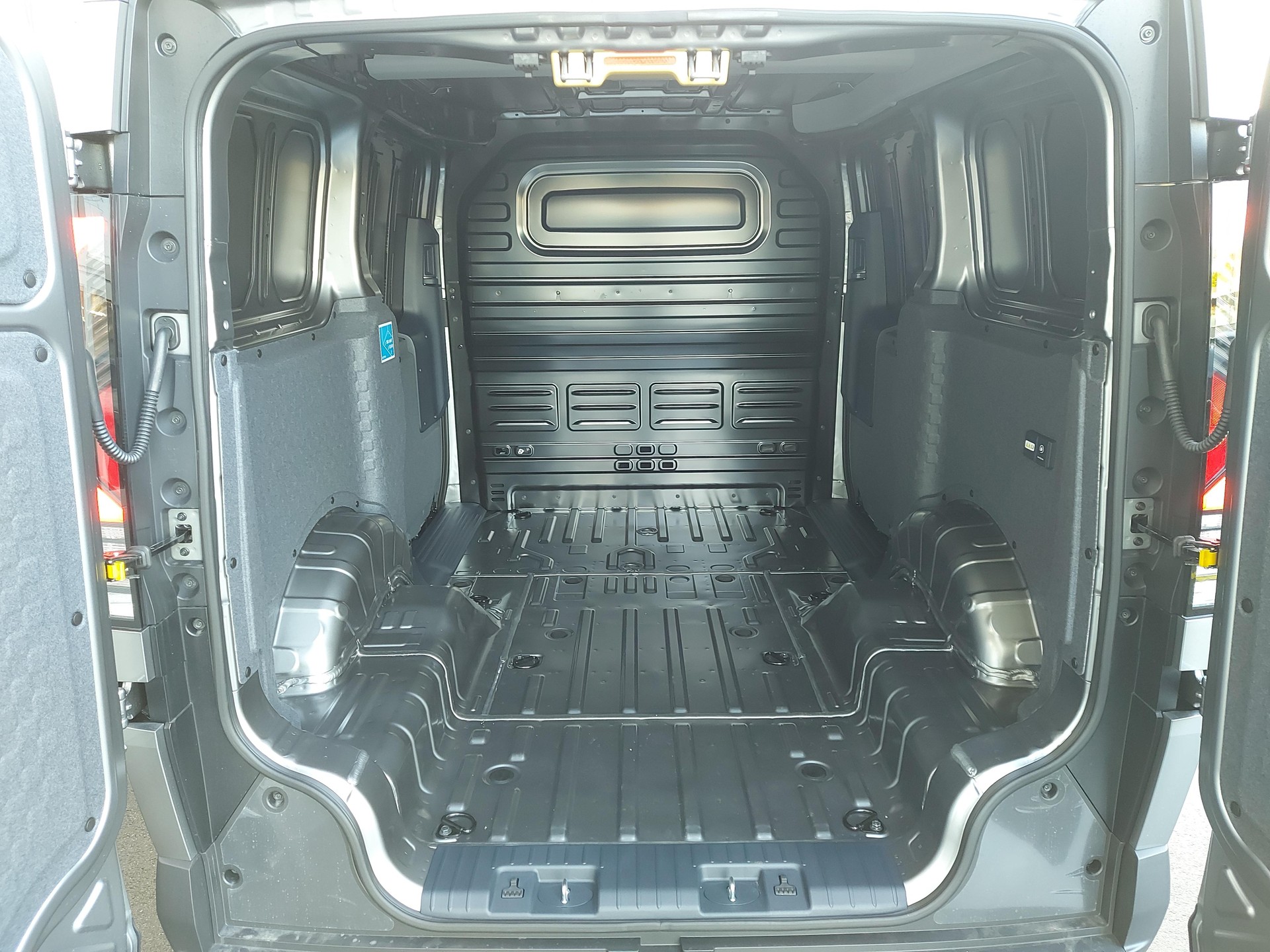KIA PV5 Cargo 71.2 kWh Elite-image-14