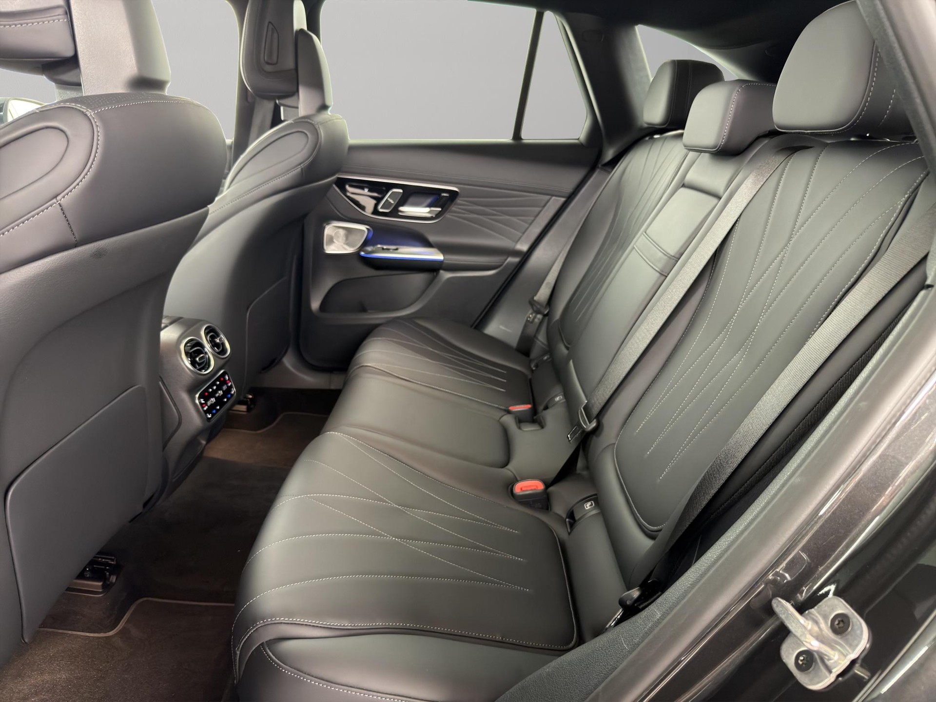 MERCEDES-BENZ GLC 300 d AMG Line 4matic-image-9