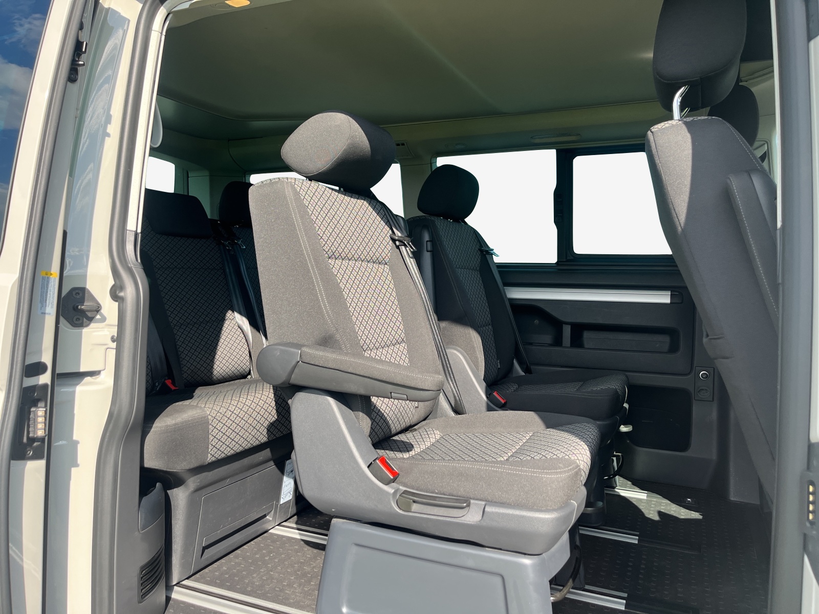 VW T6.1 California 2.0 TDI Beach Liberty DSG-image-11