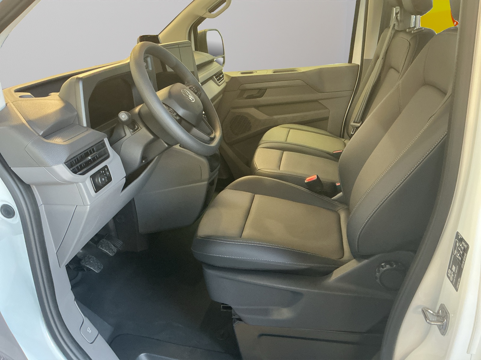 VW Transporter 2.0 TDI-image-4