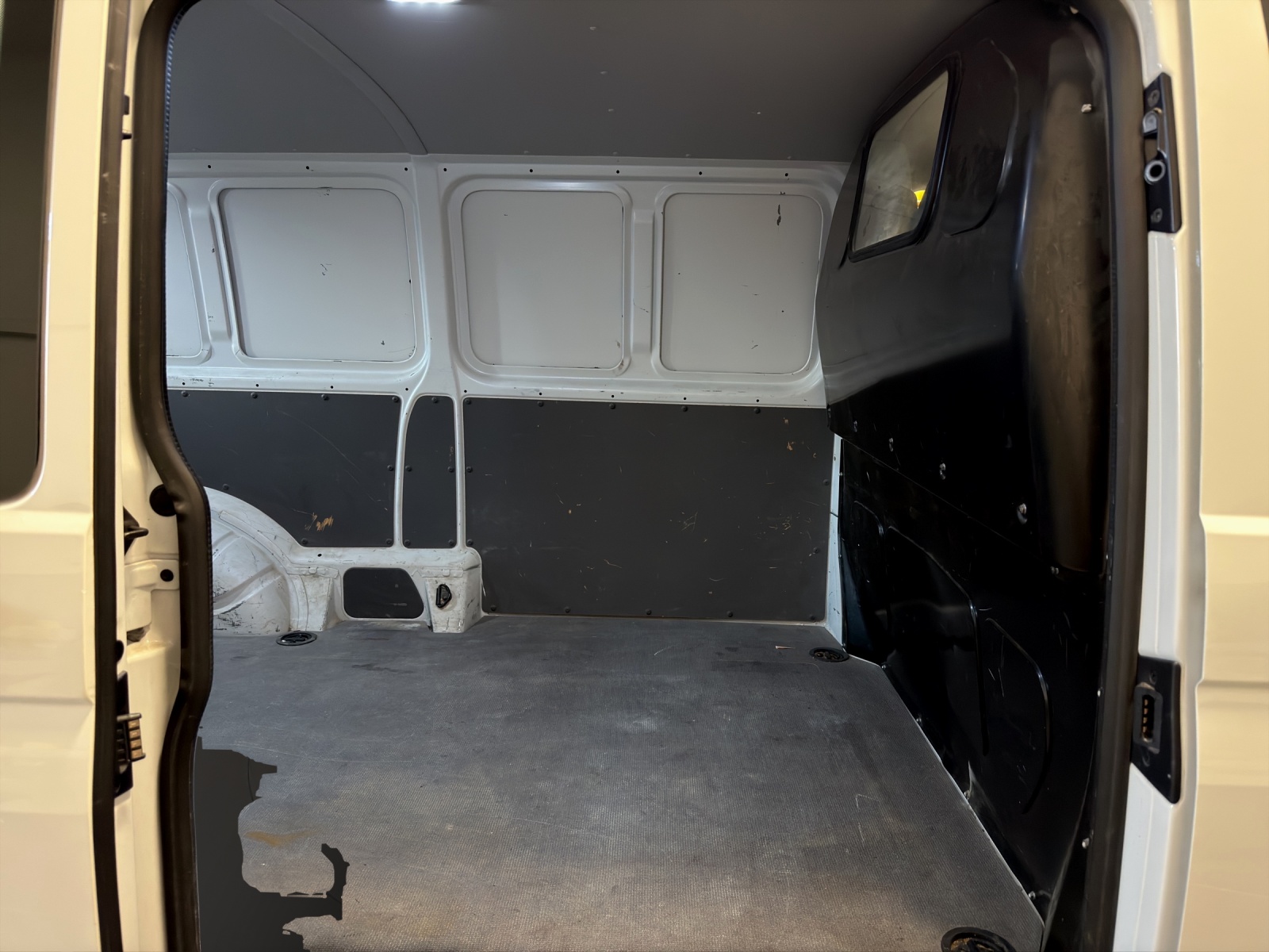 VW T6.1 2.0 TDI-image-9