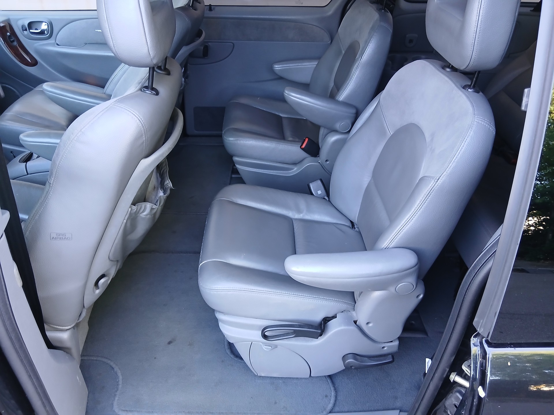 CHRYSLER Grand Voyager 3.3 LTD AWD-image-8