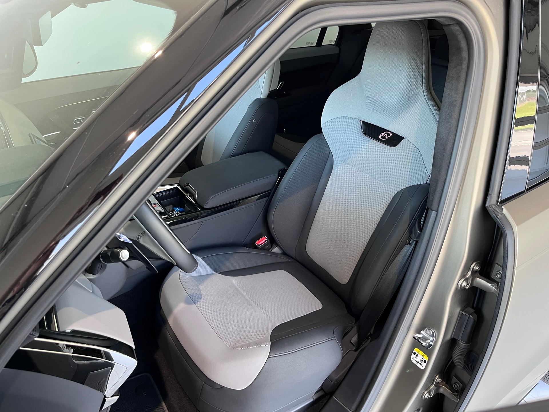 LAND ROVER Range Rover Sport P635 SV EDITION ONE-image-5