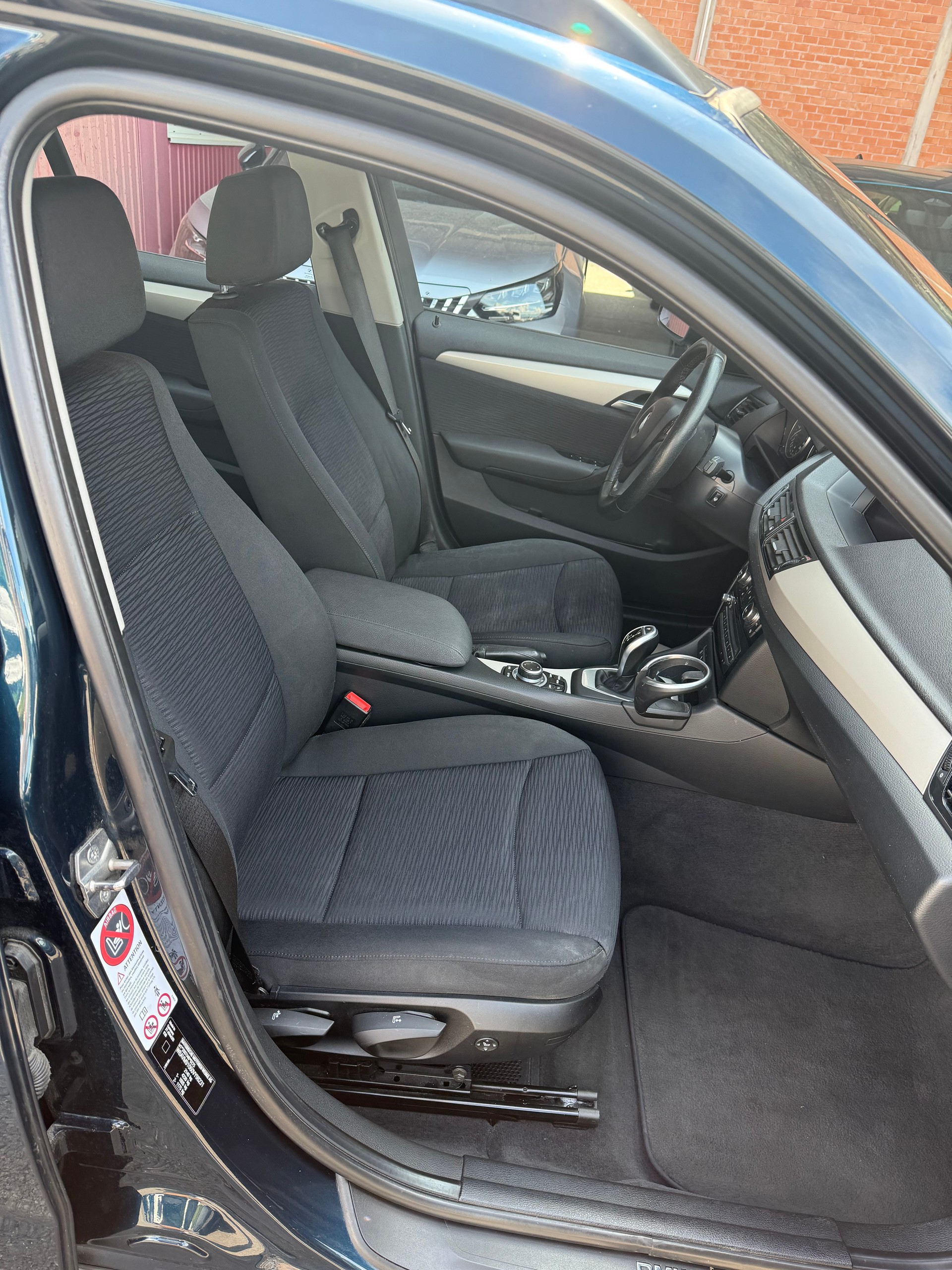 BMW X1 xDrive 20i Steptronic-image-3