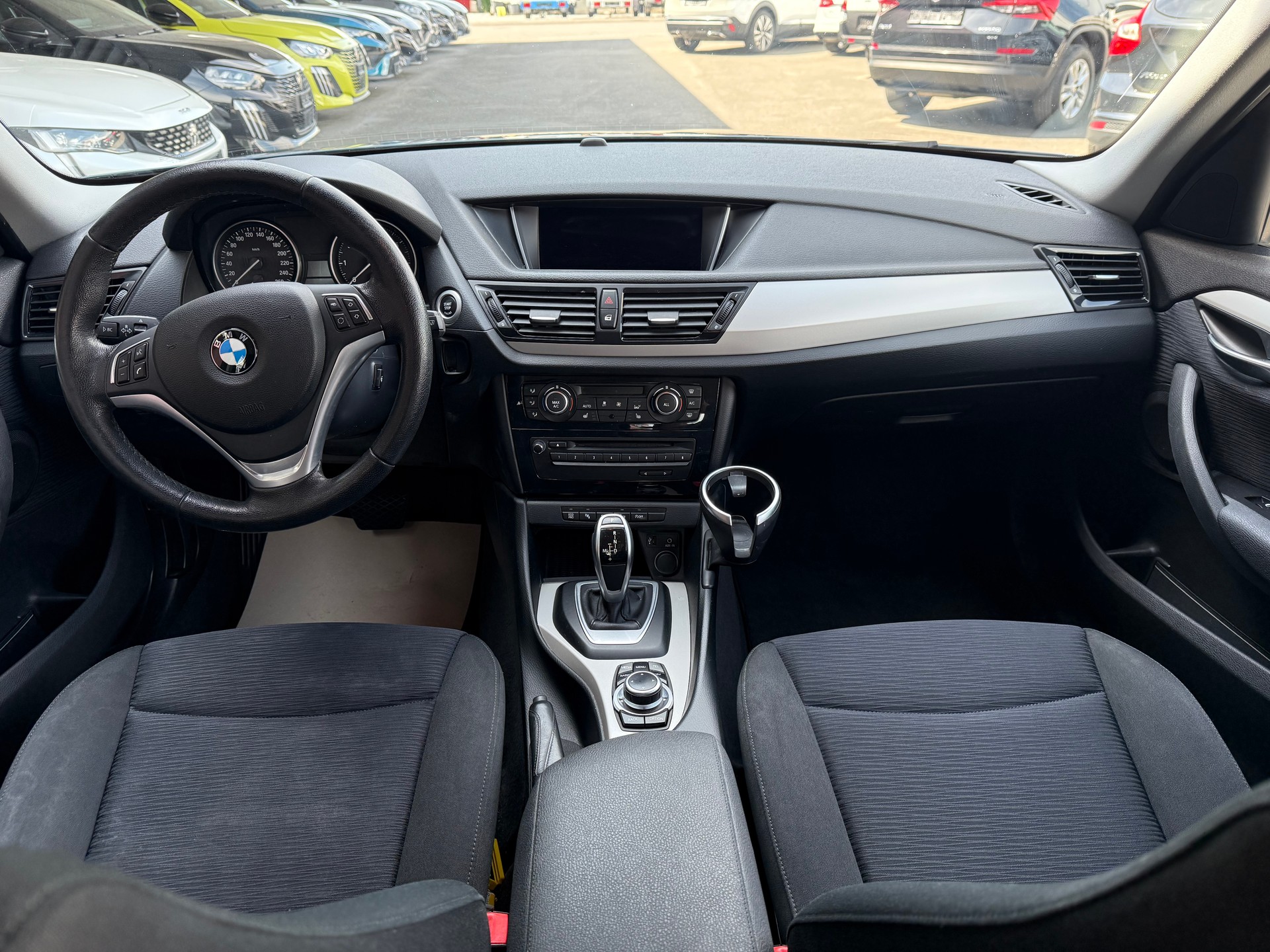 BMW X1 xDrive 20i Steptronic-image-5