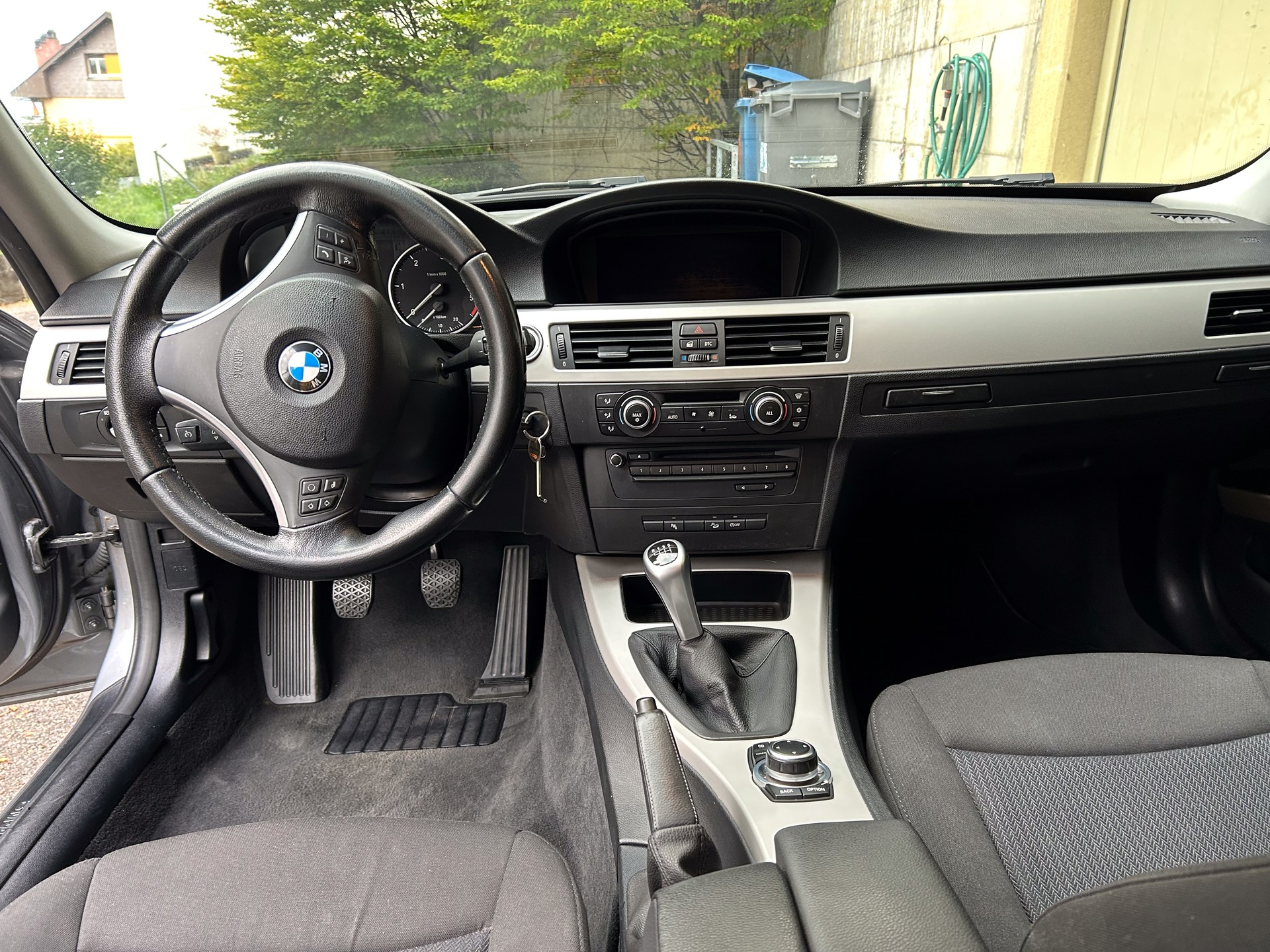 BMW 320d xDrive-image-3