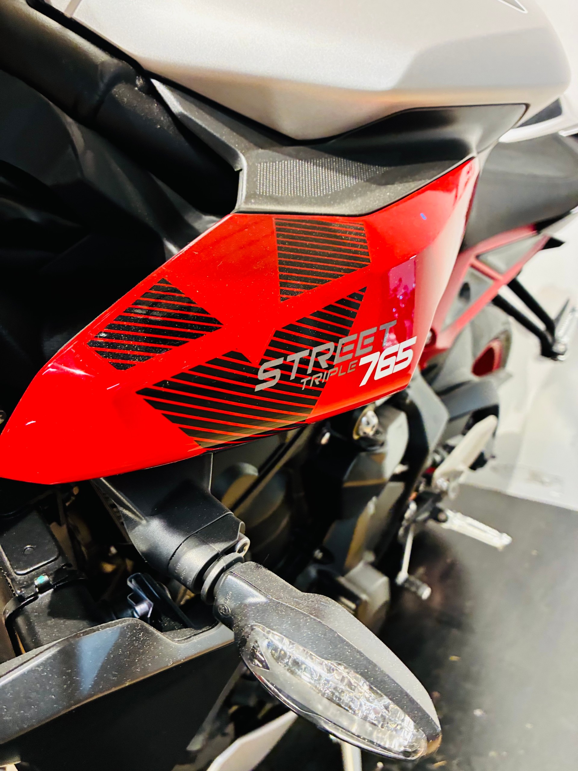 TRIUMPH 765 RX-image-12