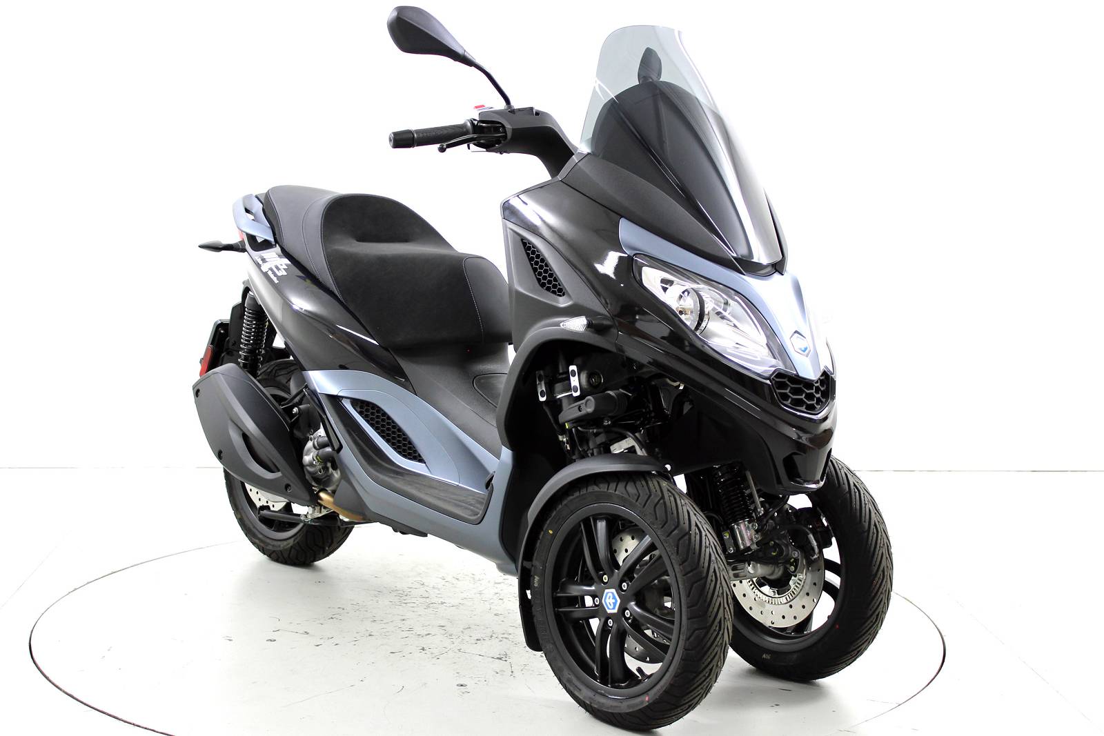 PIAGGIO MP3 300 ABS-showroom-element-1
