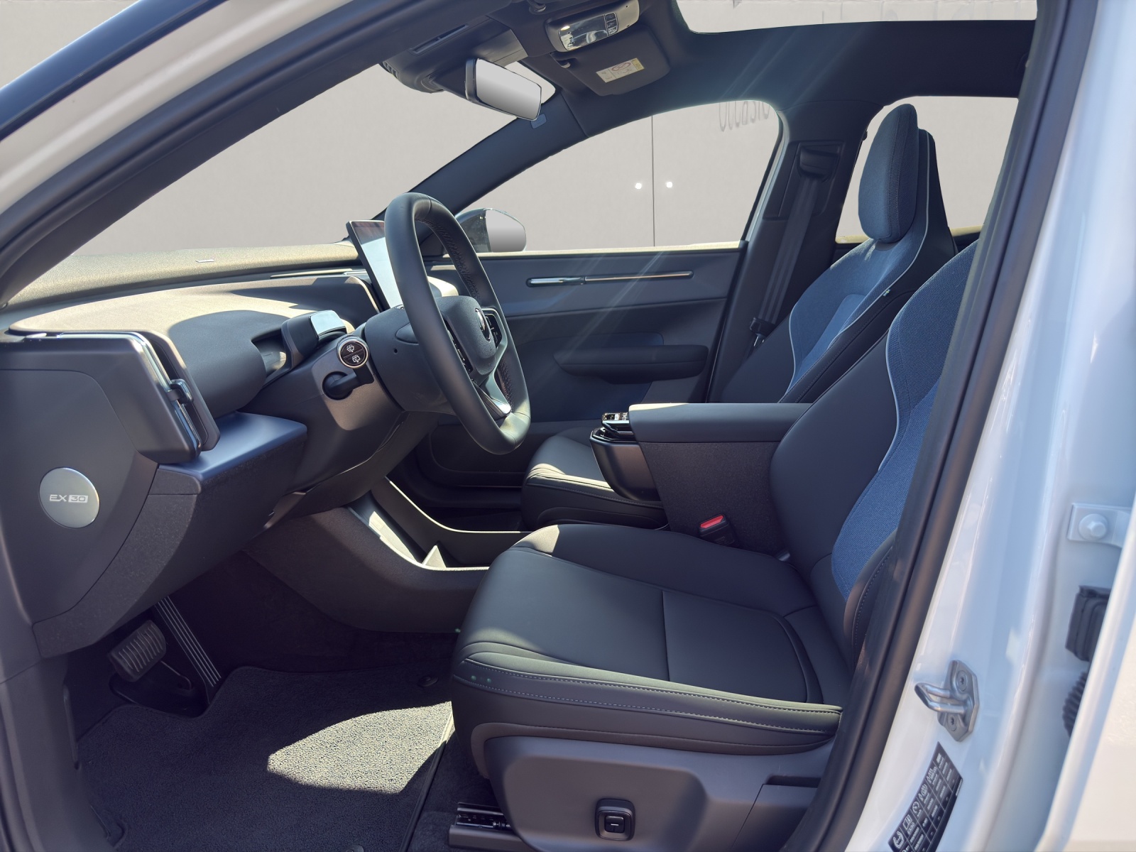 VOLVO EX30 E60 Twin Ultra Performance AWD .-image-9