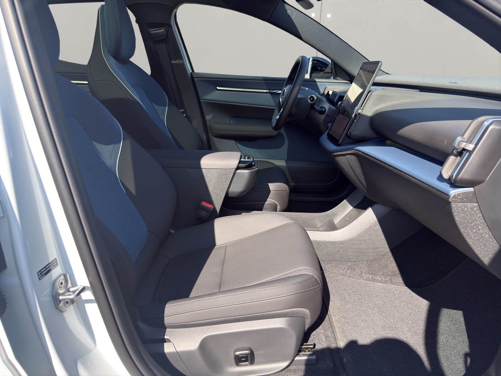 VOLVO EX30 E60 Twin Ultra Performance AWD .-image-11