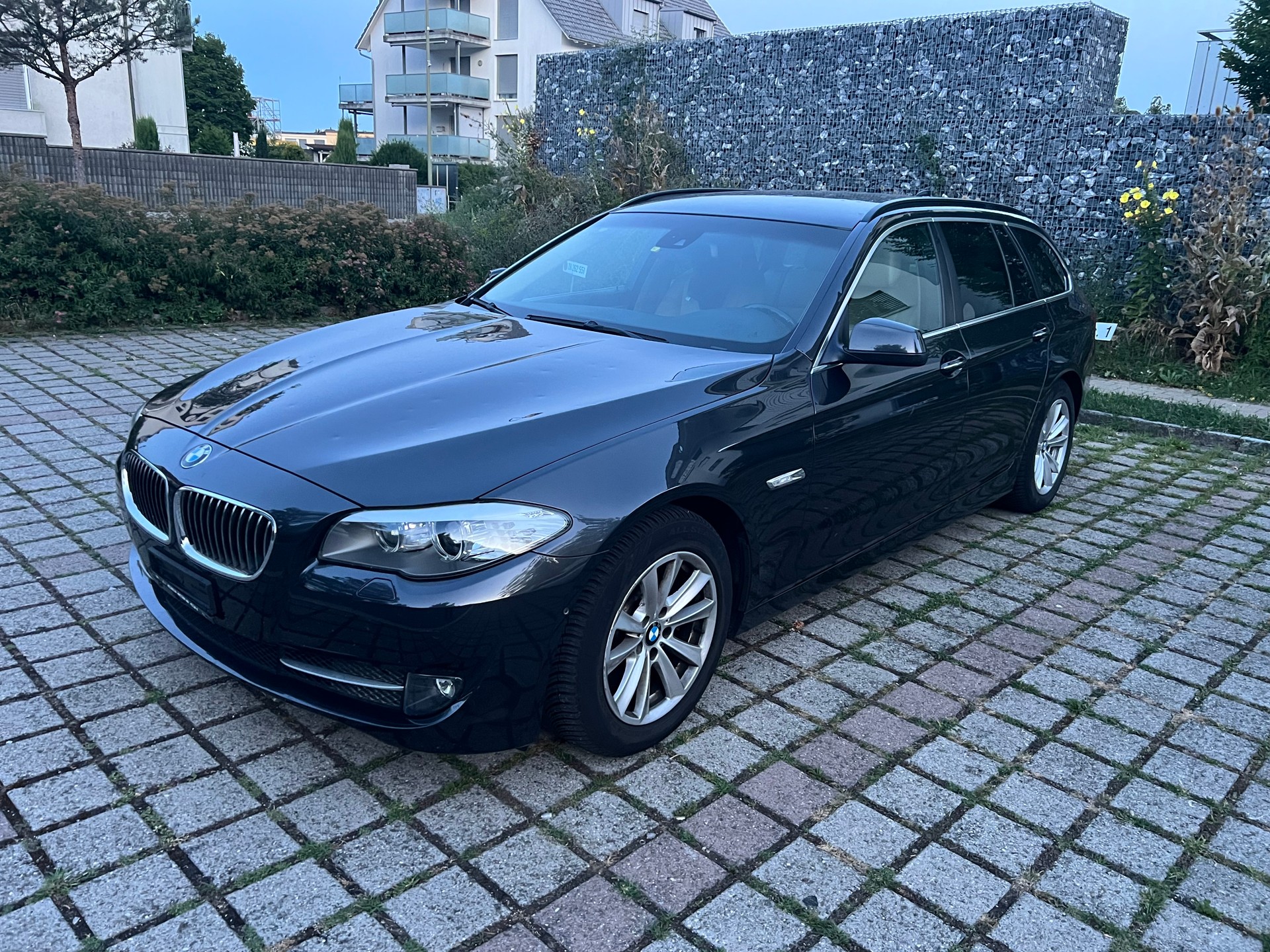 BMW 525d xDrive Touring Steptronic-image-1