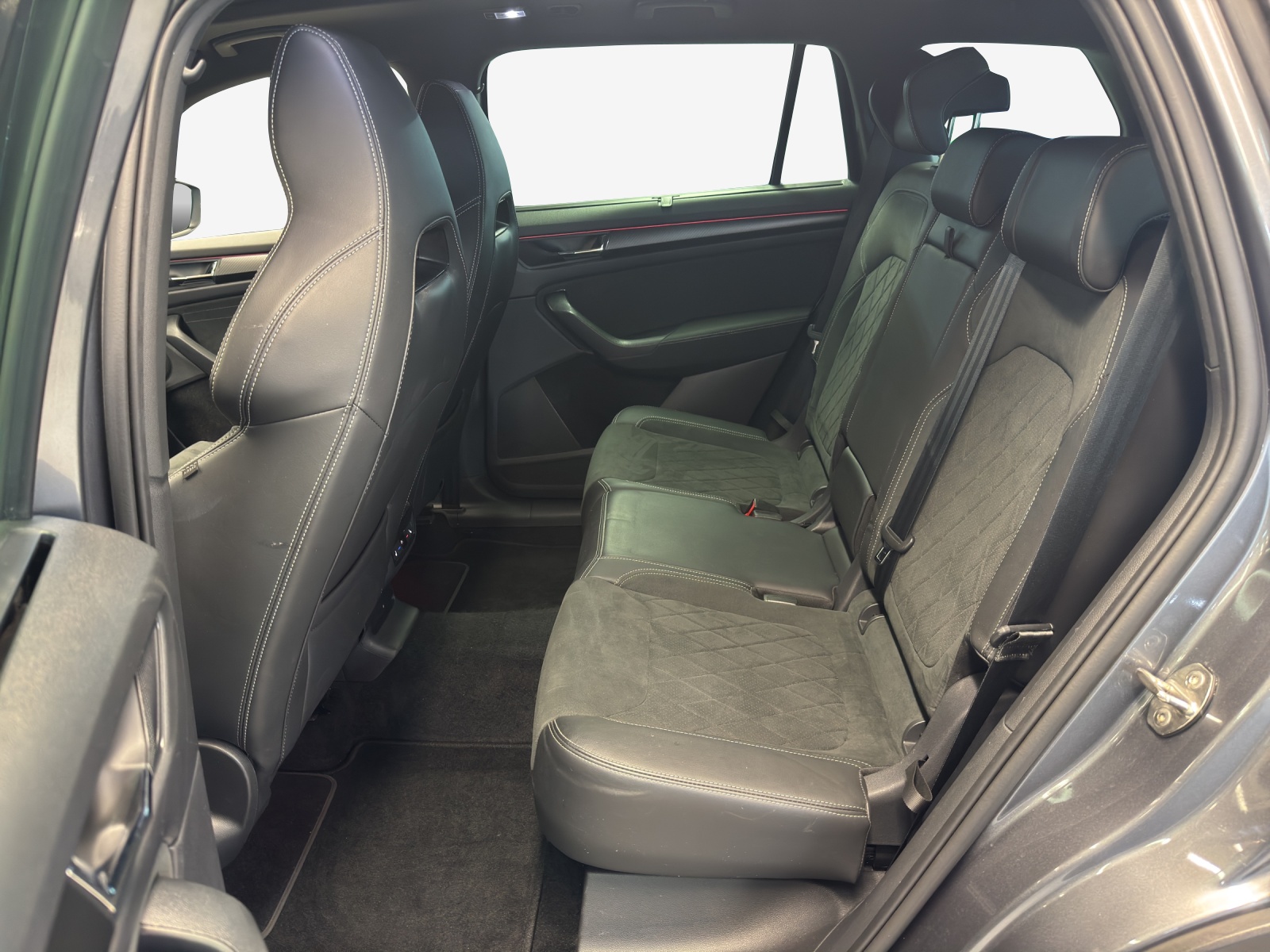 SKODA Kodiaq 2.0 TSI 4x4 SportLine-image-11