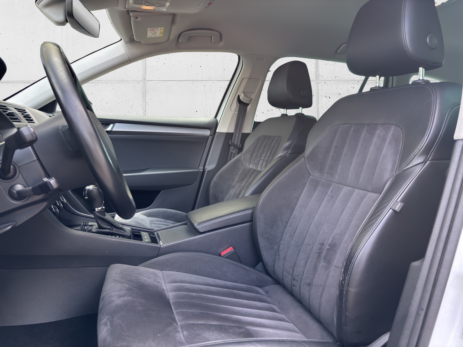 SKODA Superb Combi 2.0 TDi Style 4x4 DSG mit AHK, elektr. Vordersitze mit Memory & Winterräder-image-24