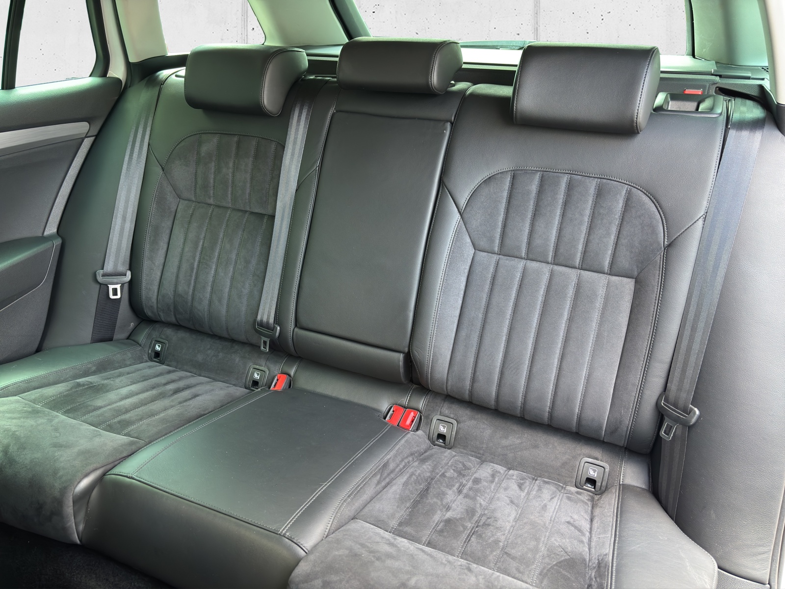 SKODA Superb Combi 2.0 TDi Style 4x4 DSG mit AHK, elektr. Vordersitze mit Memory & Winterräder-image-26
