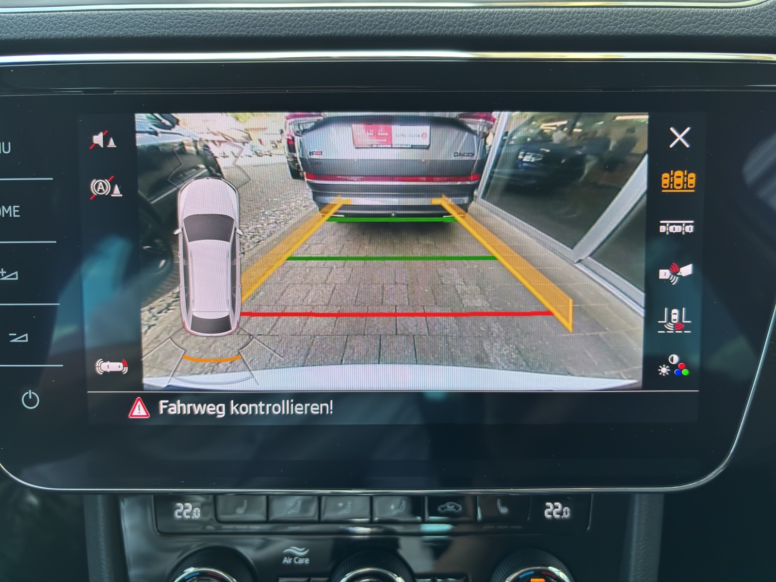 SKODA Superb Combi 2.0 TDi Style 4x4 DSG mit AHK, elektr. Vordersitze mit Memory & Winterräder-image-18