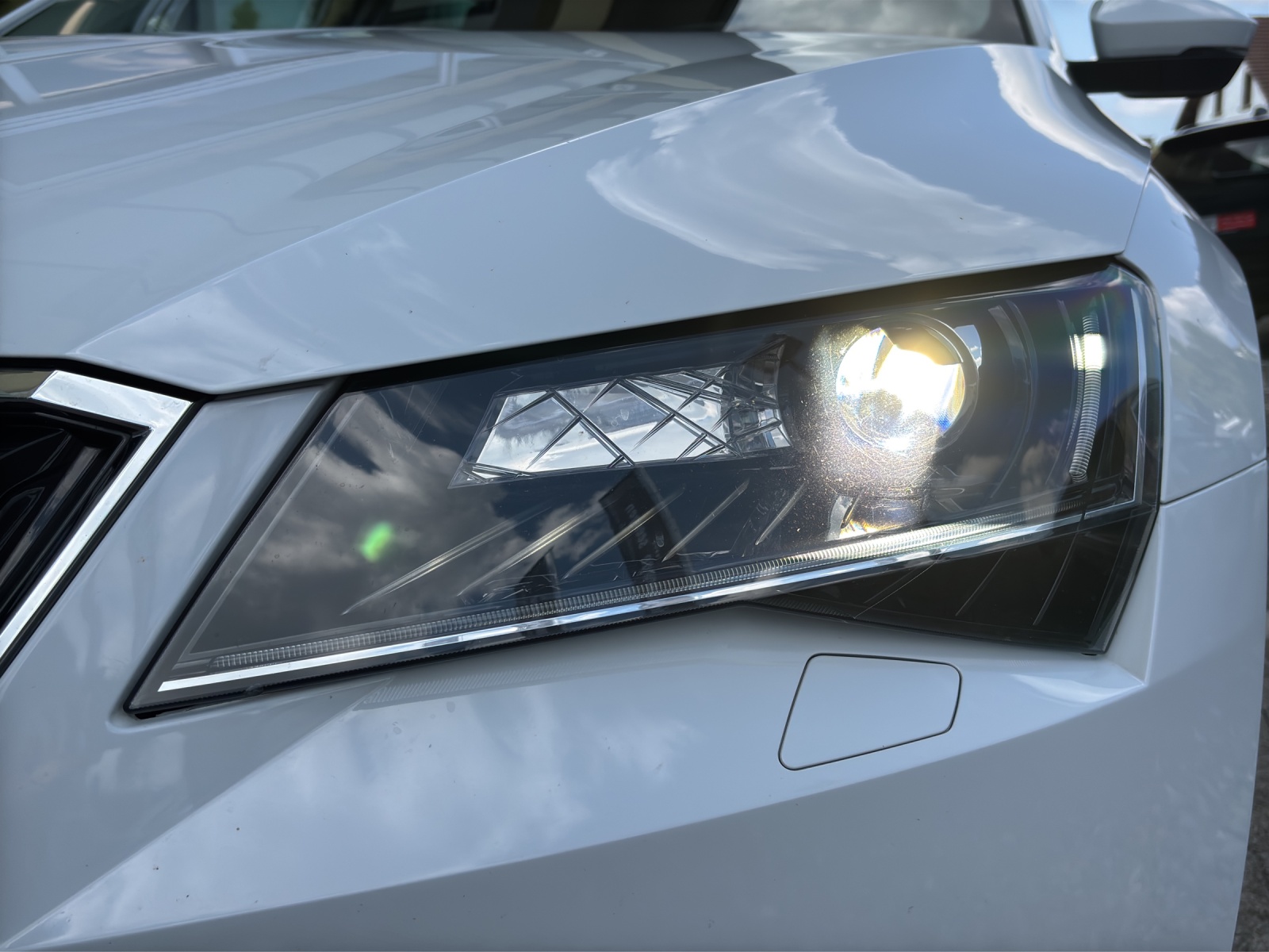 SKODA Superb Combi 2.0 TDi Style 4x4 DSG mit AHK, elektr. Vordersitze mit Memory & Winterräder-image-9