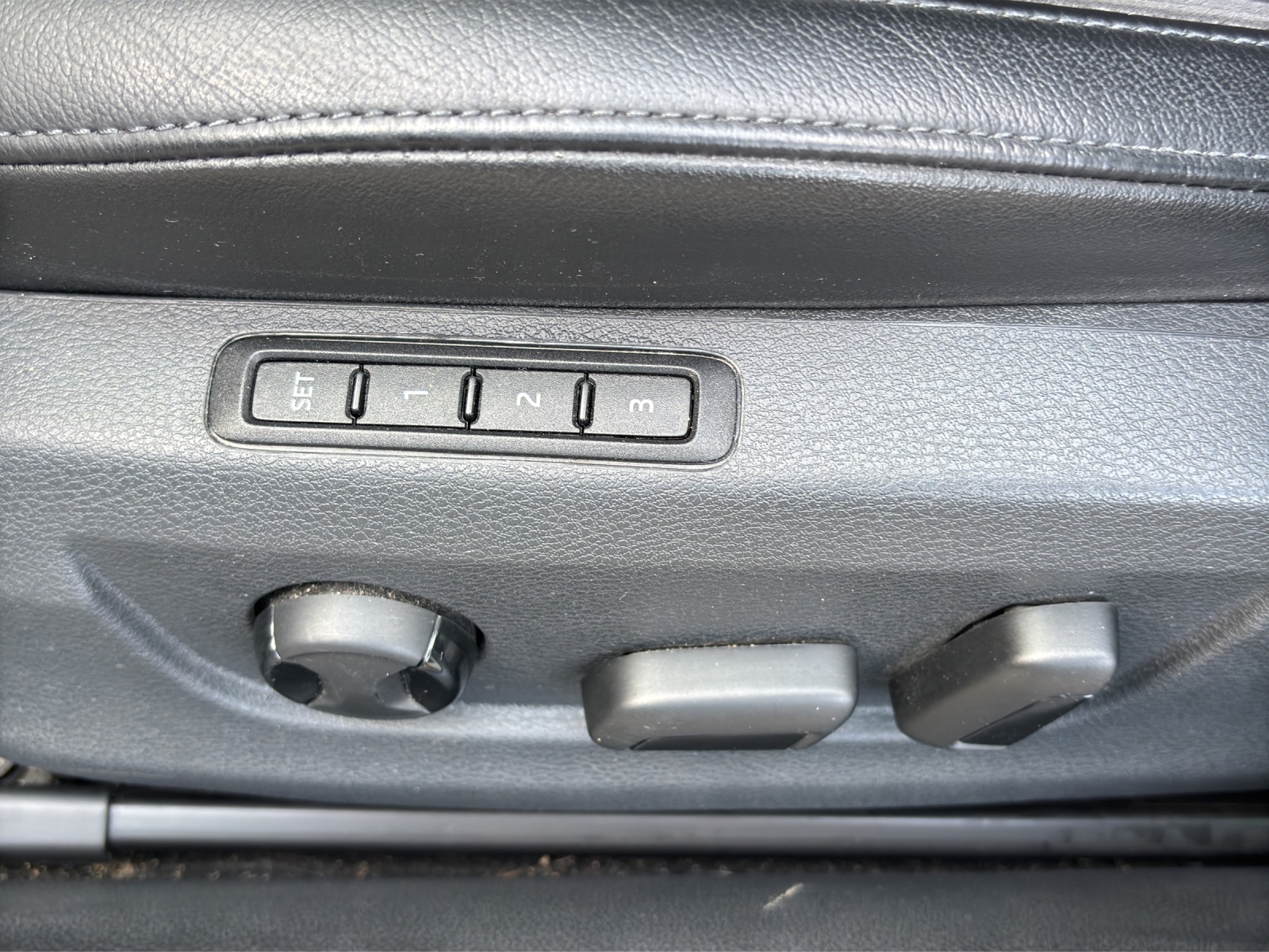SKODA Superb Combi 2.0 TDi Style 4x4 DSG mit AHK, elektr. Vordersitze mit Memory & Winterräder-image-25