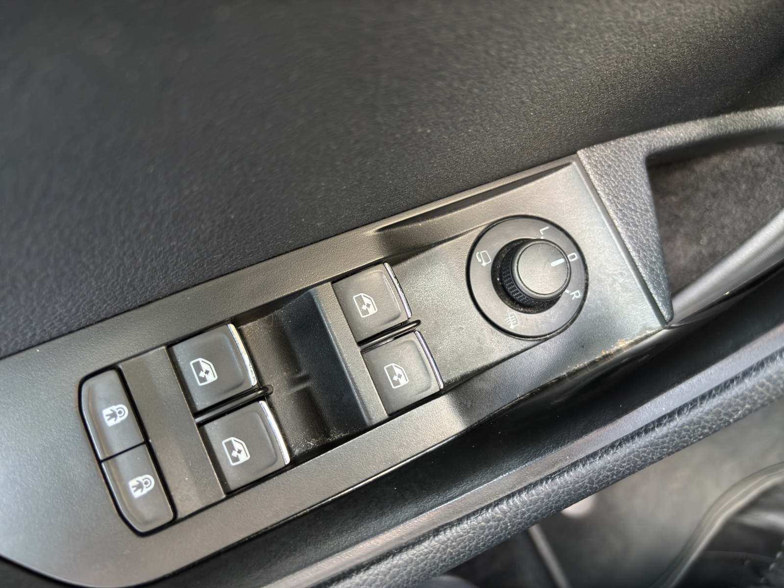 SKODA Superb Combi 2.0 TDi Style 4x4 DSG mit AHK, elektr. Vordersitze mit Memory & Winterräder-image-27