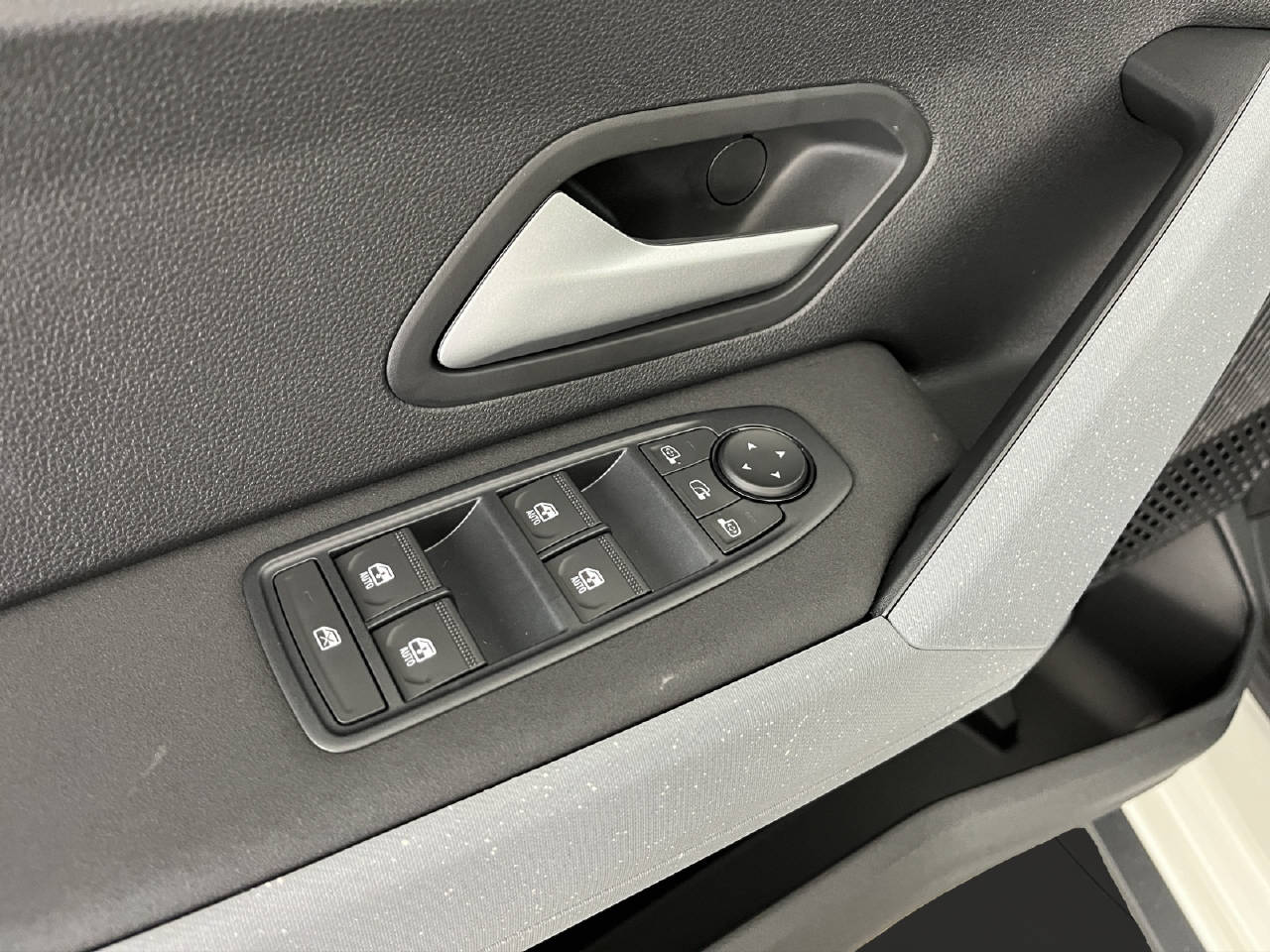 DACIA Duster 1.2 Hybrid Journey 4WD-image-13