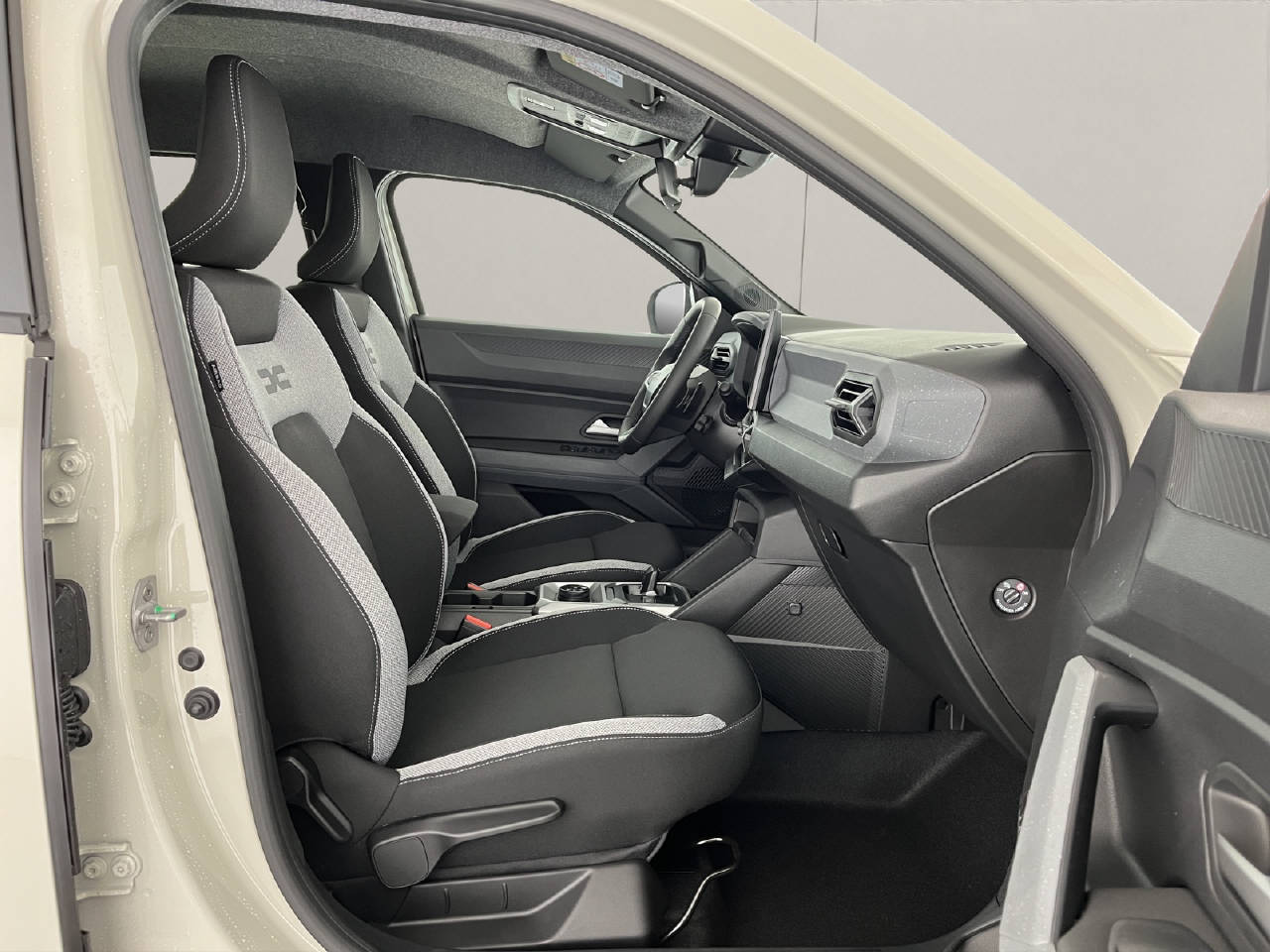 DACIA Duster 1.2 Hybrid Journey 4WD-image-15