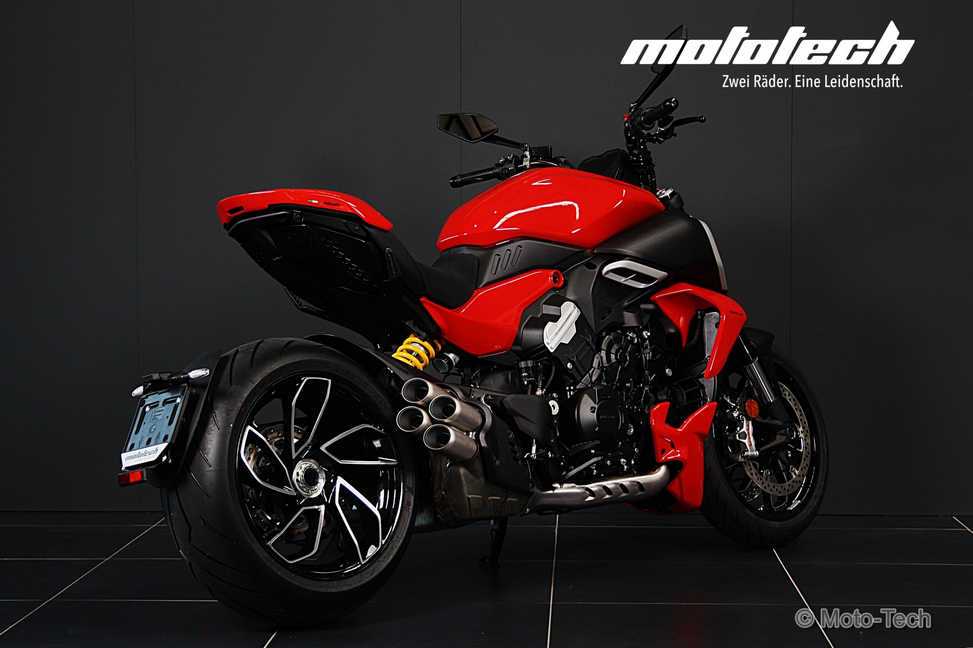 DUCATI Diavel V4 / 4 JAHRE GARANTIE-showroom-element-3
