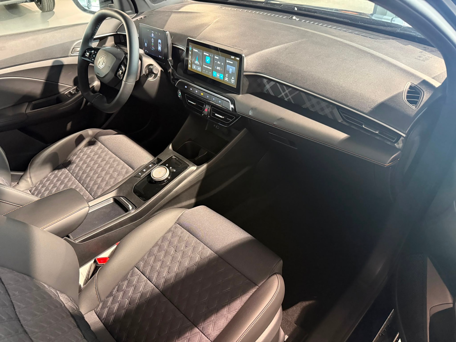 MG 3 1.5 Hybrid Luxury Aut.-image-11