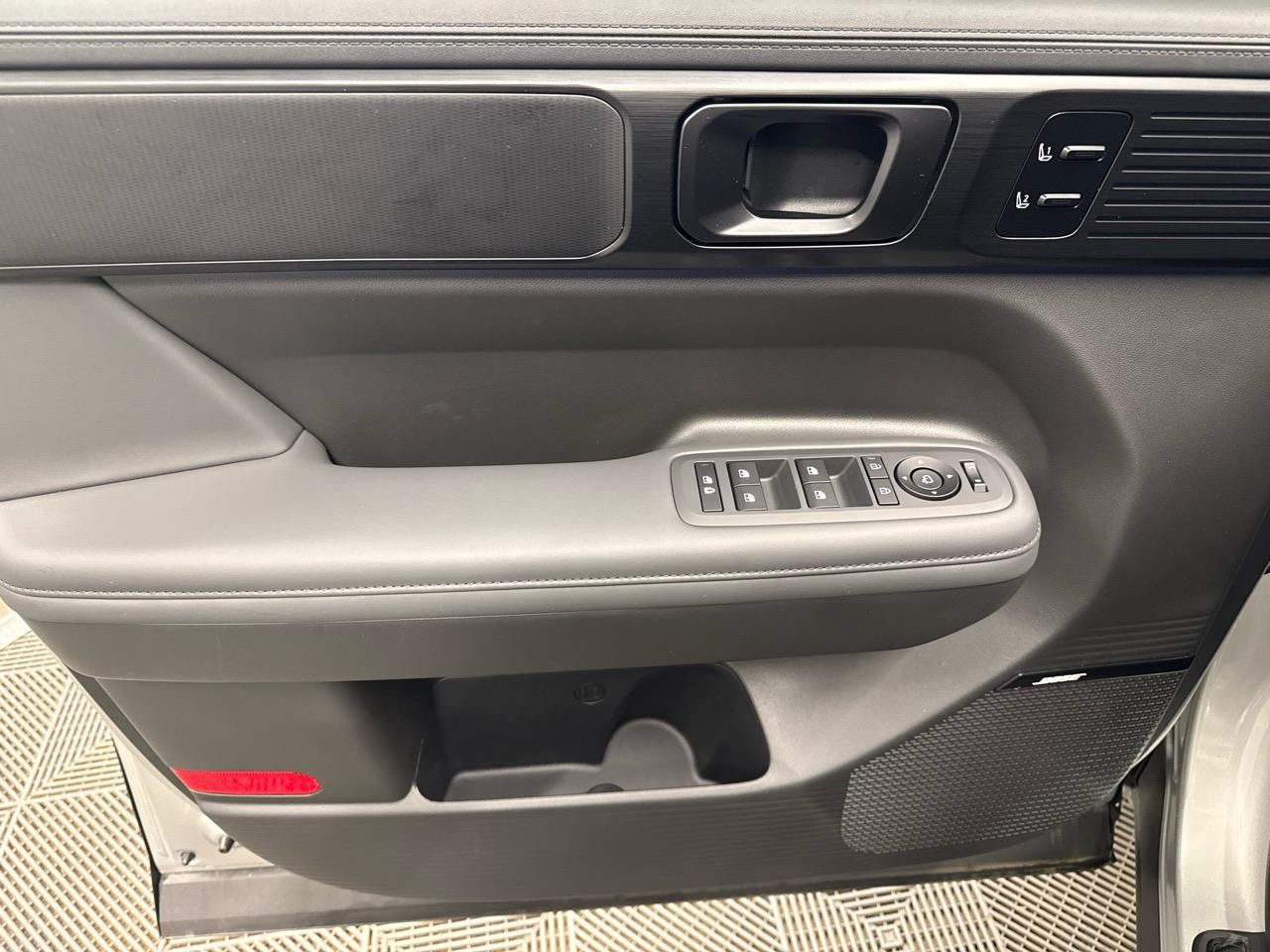 HYUNDAI Santa Fe 1.6 T-GDi PHEV Calligraphy 4WD Automatic-showroom-element-3