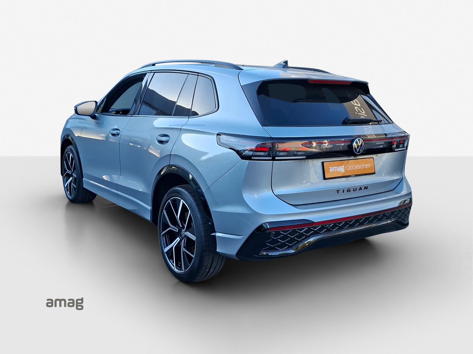 VW Tiguan 2.0 TSI DSG R-Line 4Motion-image-2