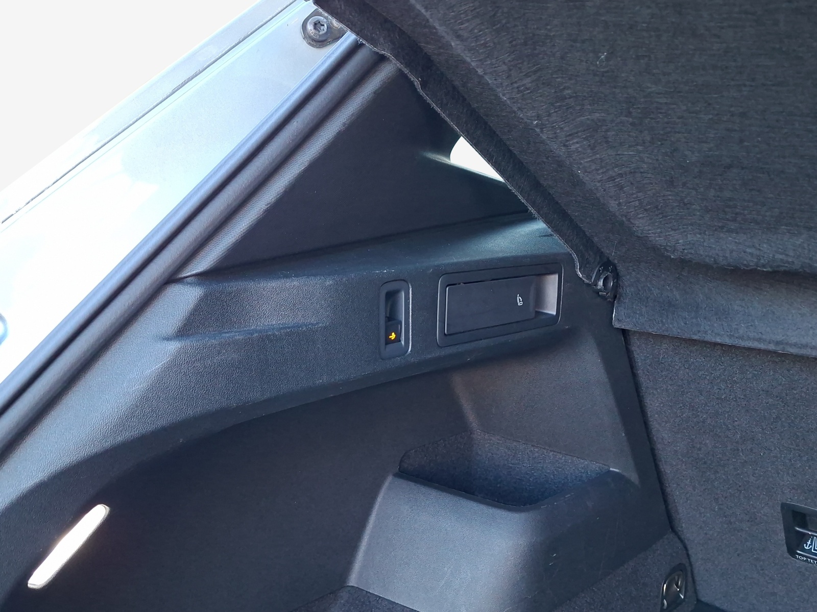 VW Tiguan 2.0 TSI DSG R-Line 4Motion-image-13