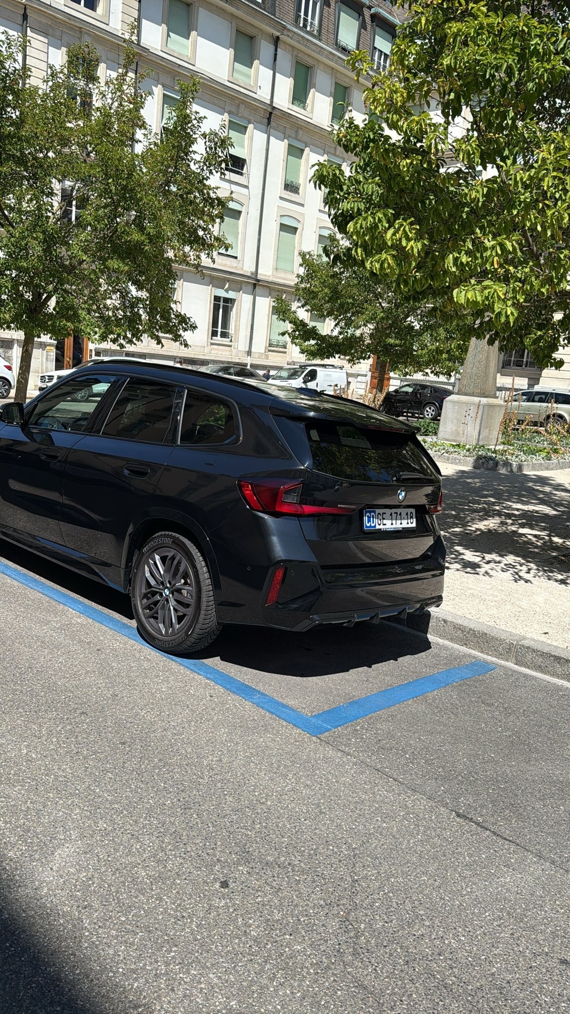 BMW 18i sDrive-image-4