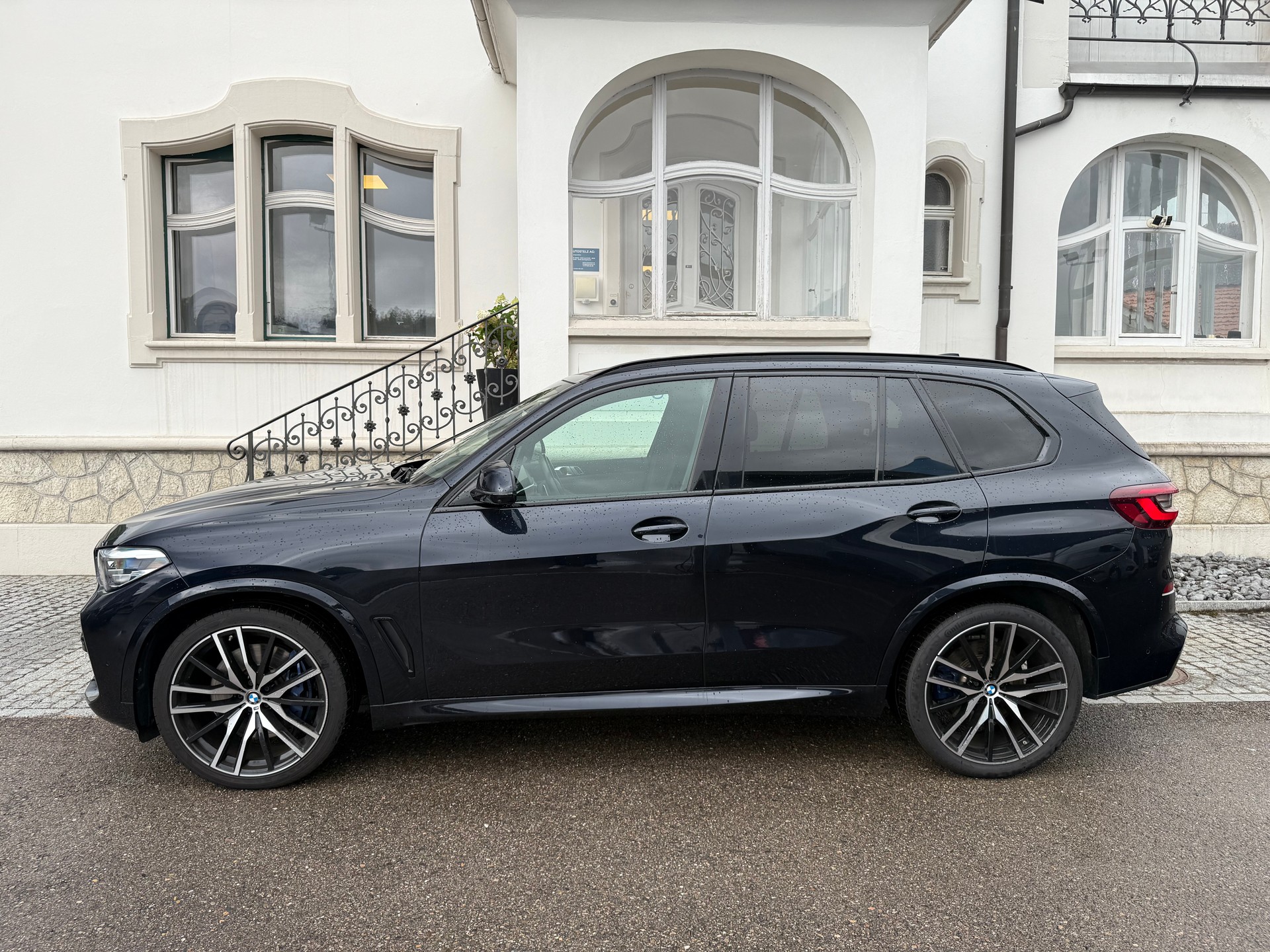 BMW X5 30d xDrive M-SPORT * 7 SITZER * 22 ZOLL ALUFELGEN *-image-2