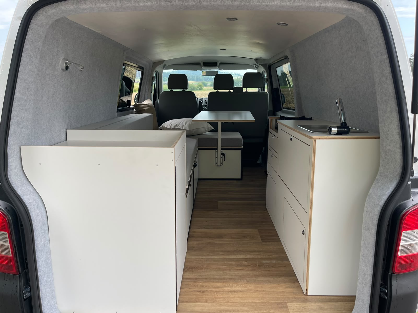 VW T5 Saranda Beach-image-4