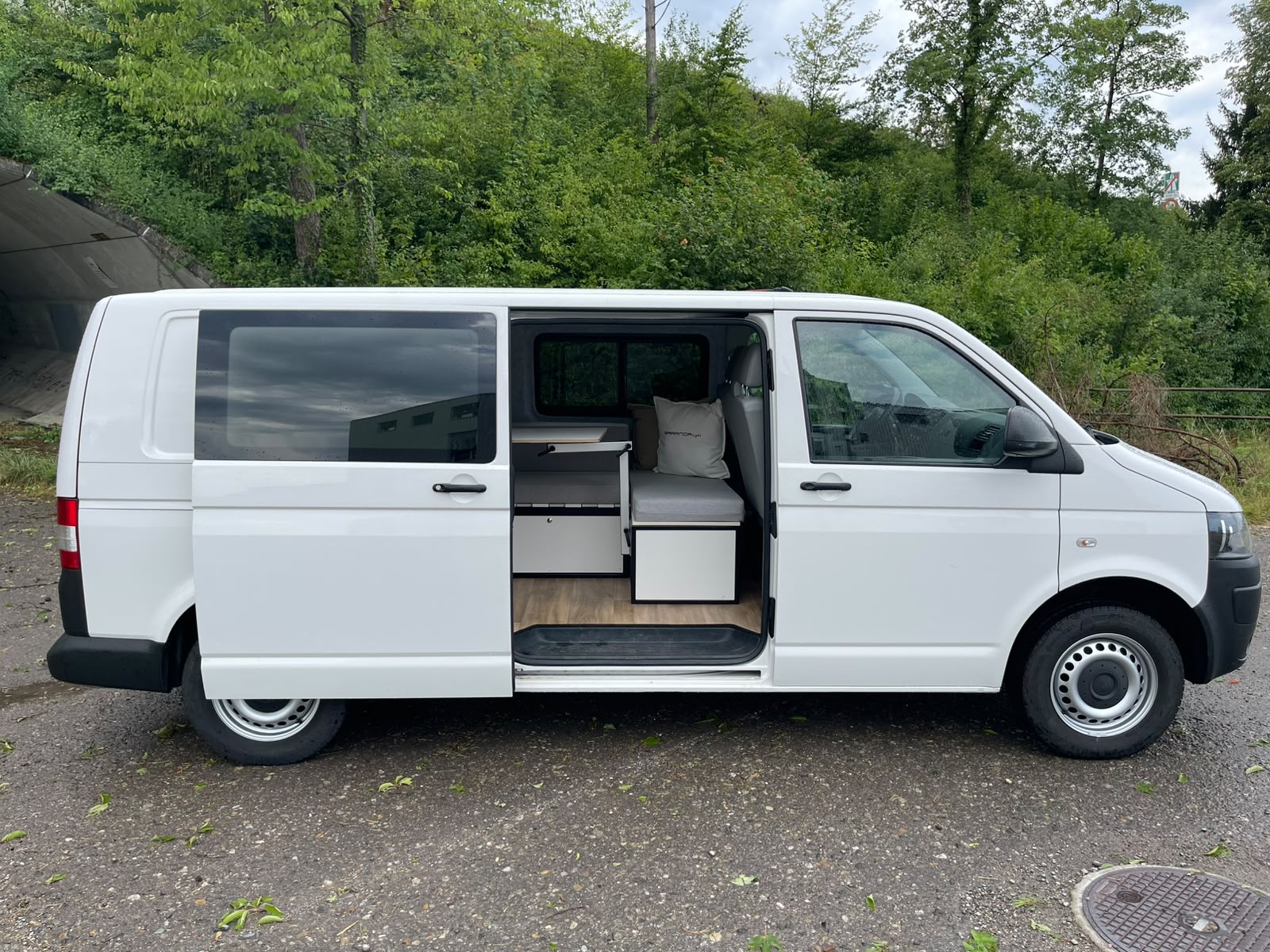 VW T5 Saranda Beach-image-0