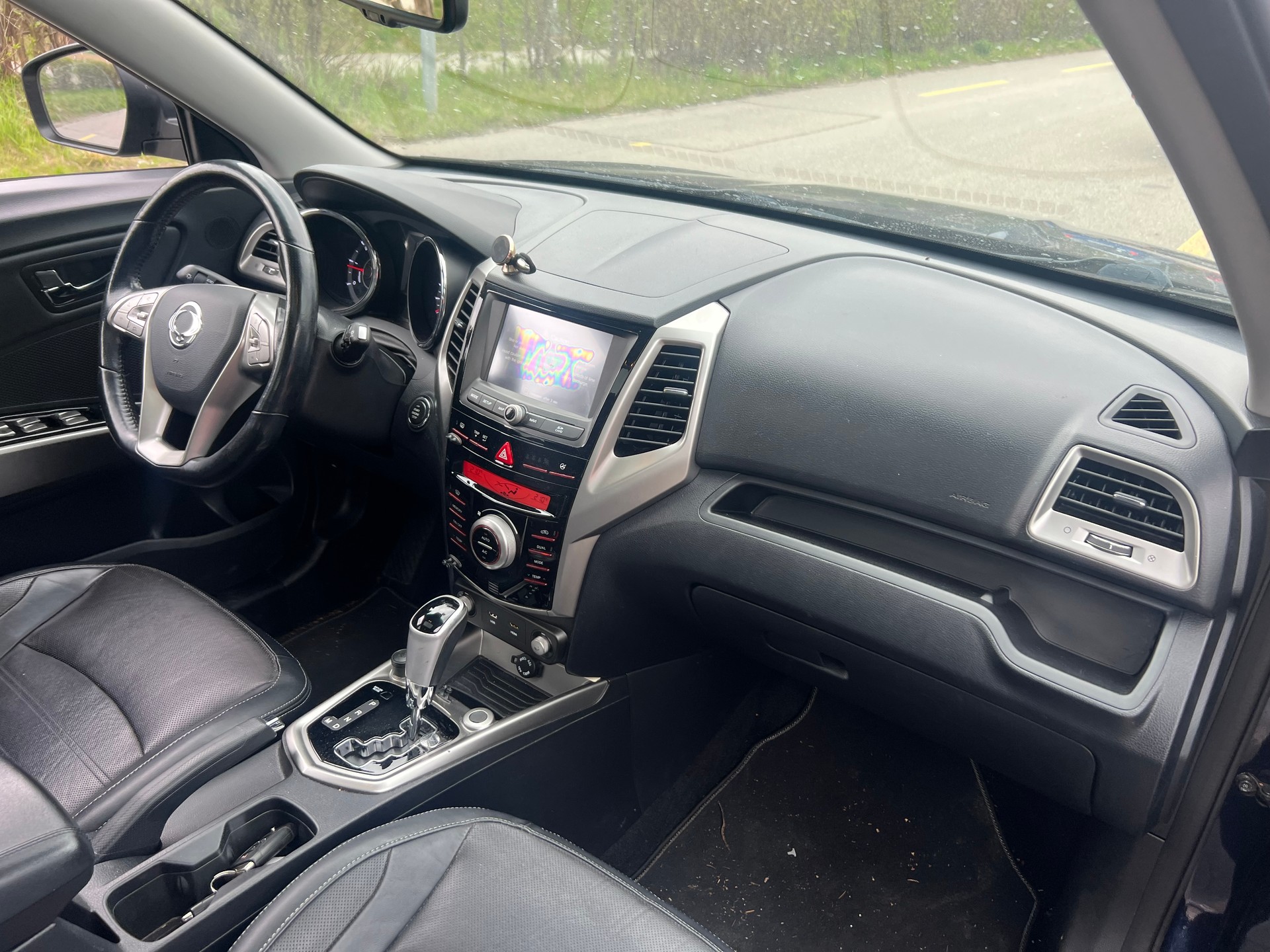 KGM-SsangYong Tivoli 1.6 eXDi Quartz 4WD Automatic-image-10