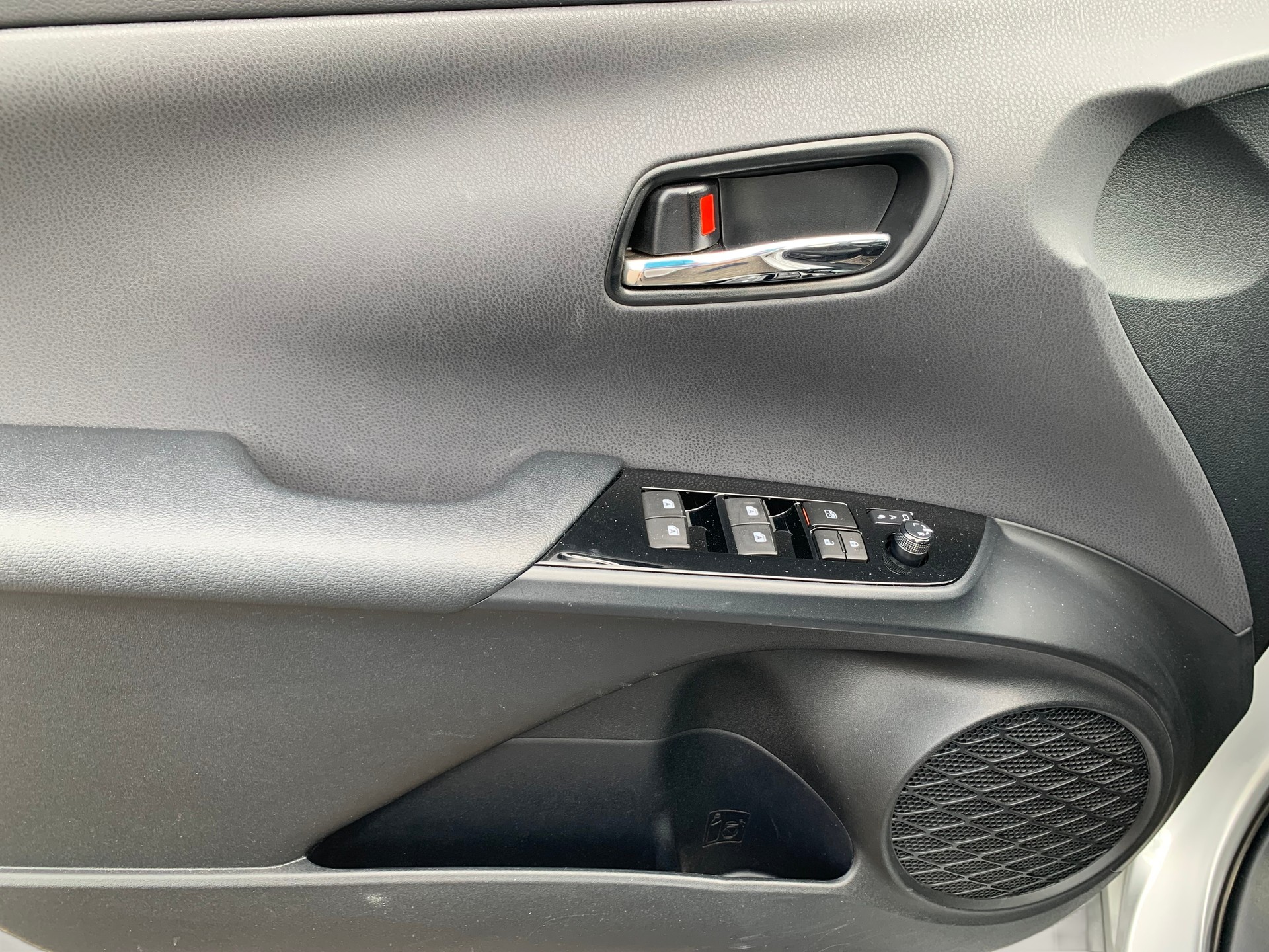 TOYOTA Prius 1.8 VVT-i HSD Sol Premium-image-13