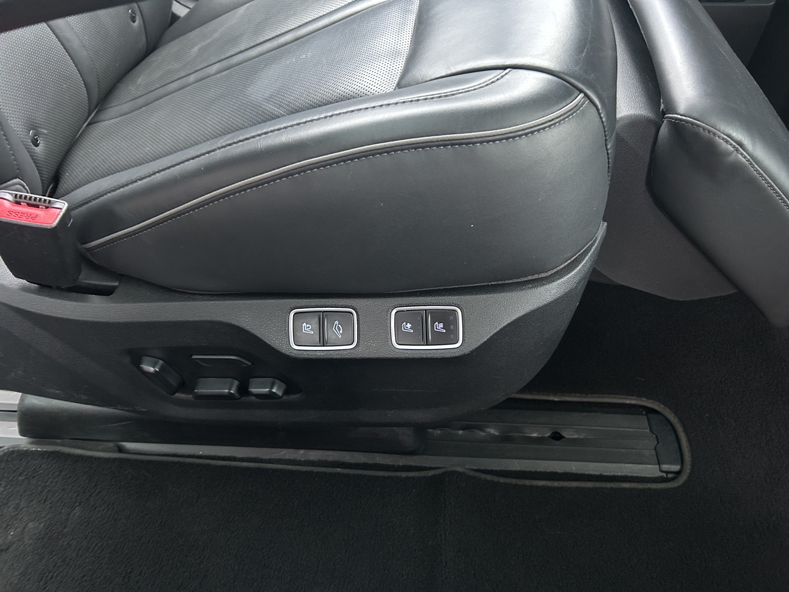HYUNDAI Staria Premium 2.2 CRDi Vertex 4WD A-image-19